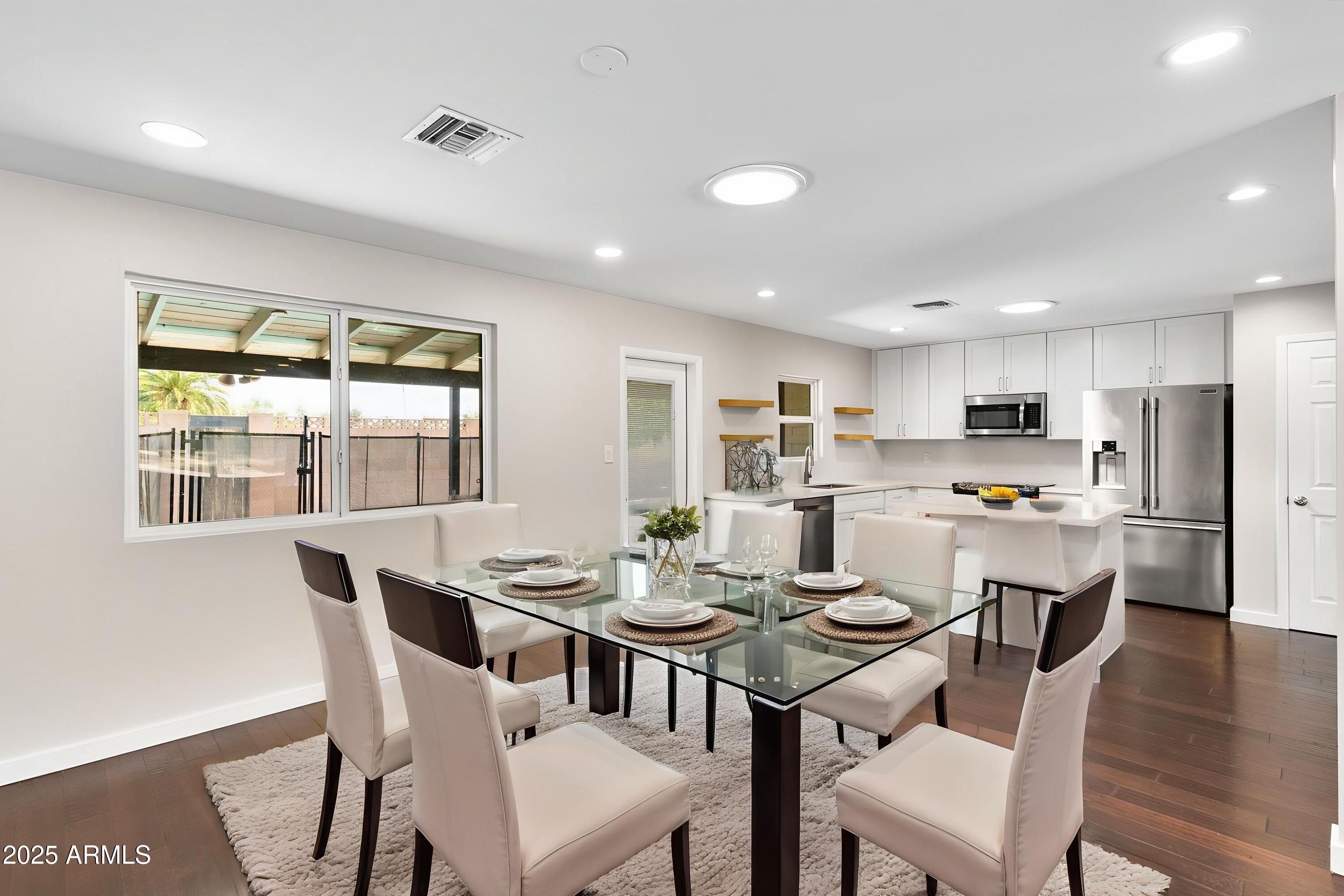 1911 E LAWRENCE Road