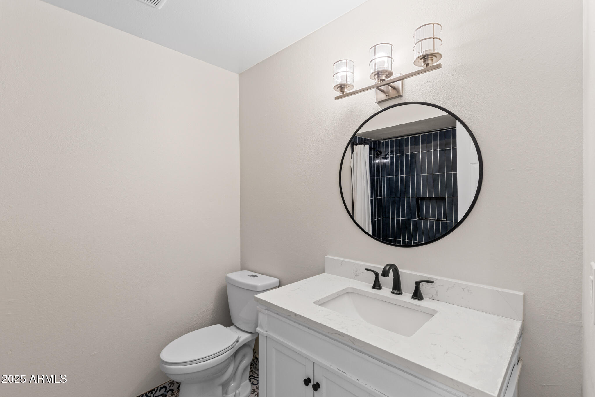 1911 E LAWRENCE Road