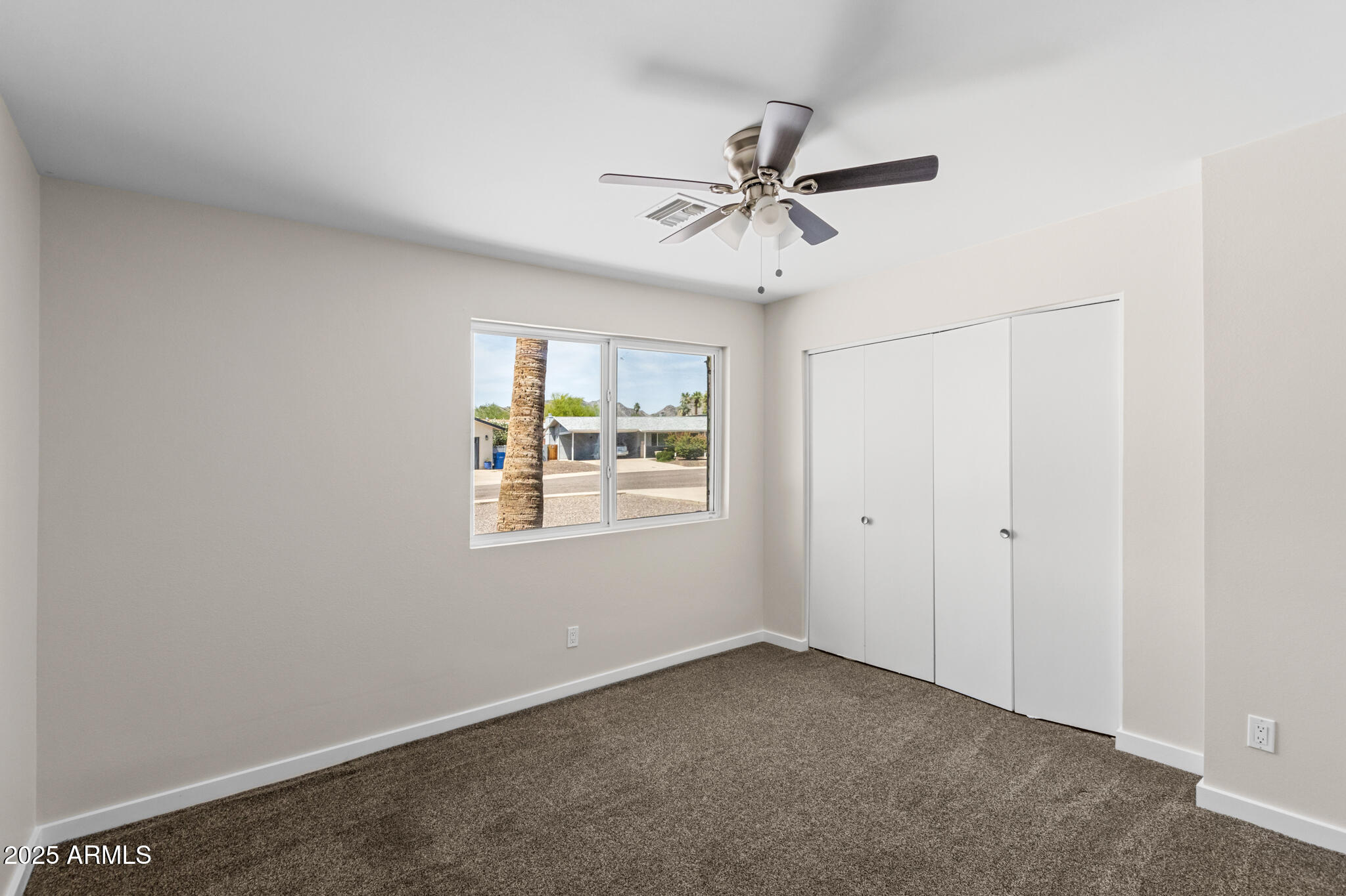 1911 E LAWRENCE Road