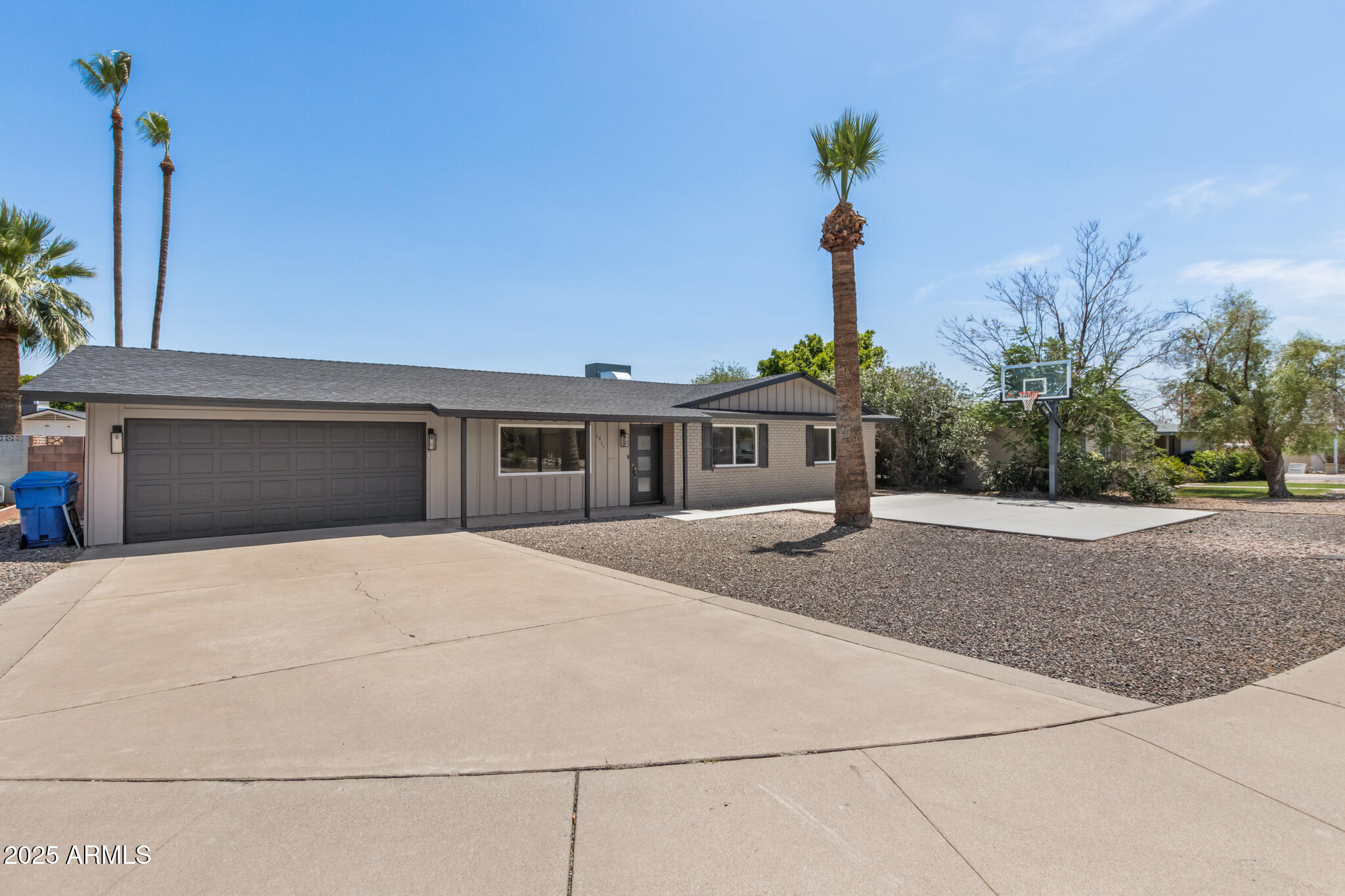 1911 E LAWRENCE Road