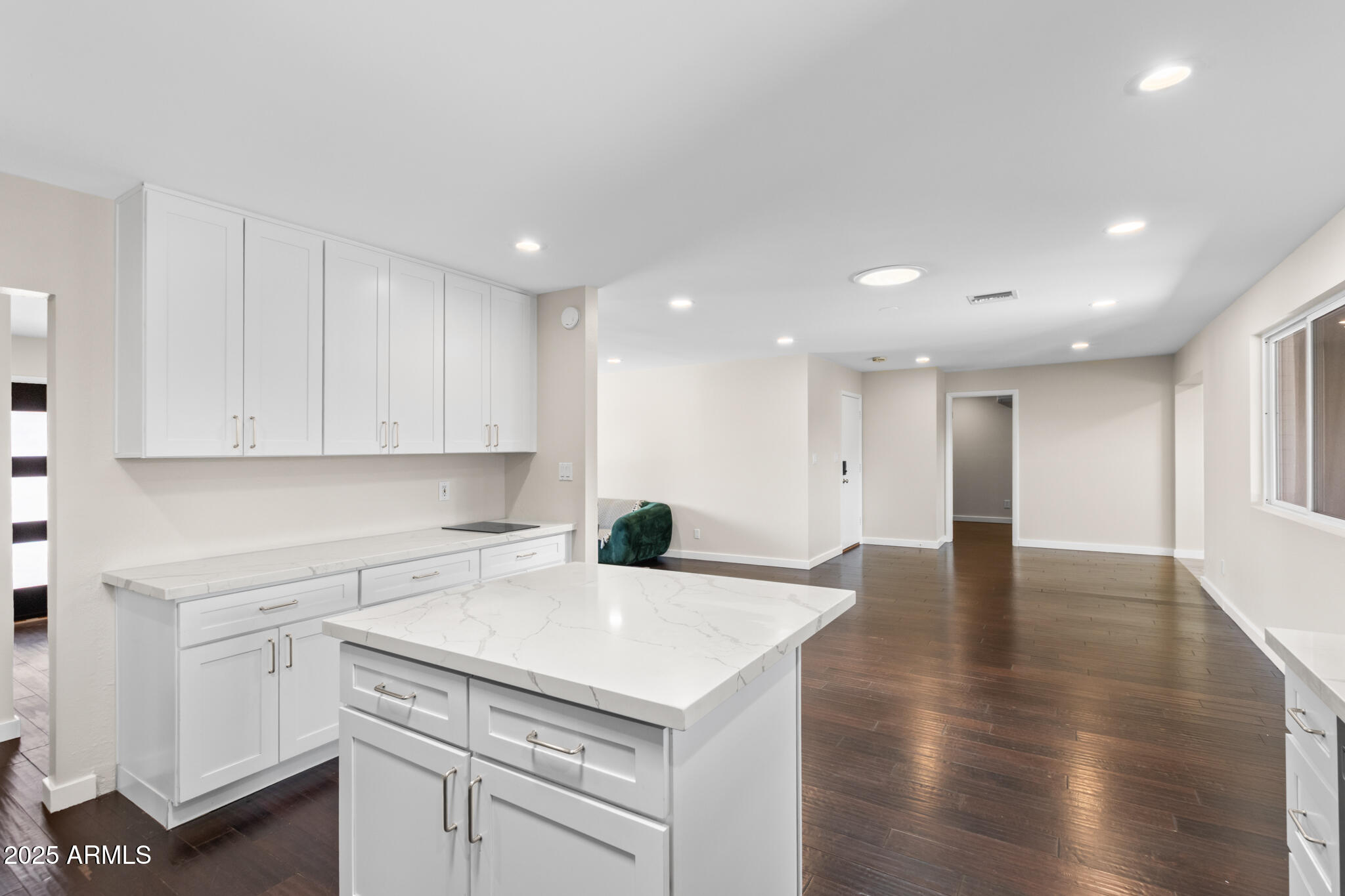 1911 E LAWRENCE Road