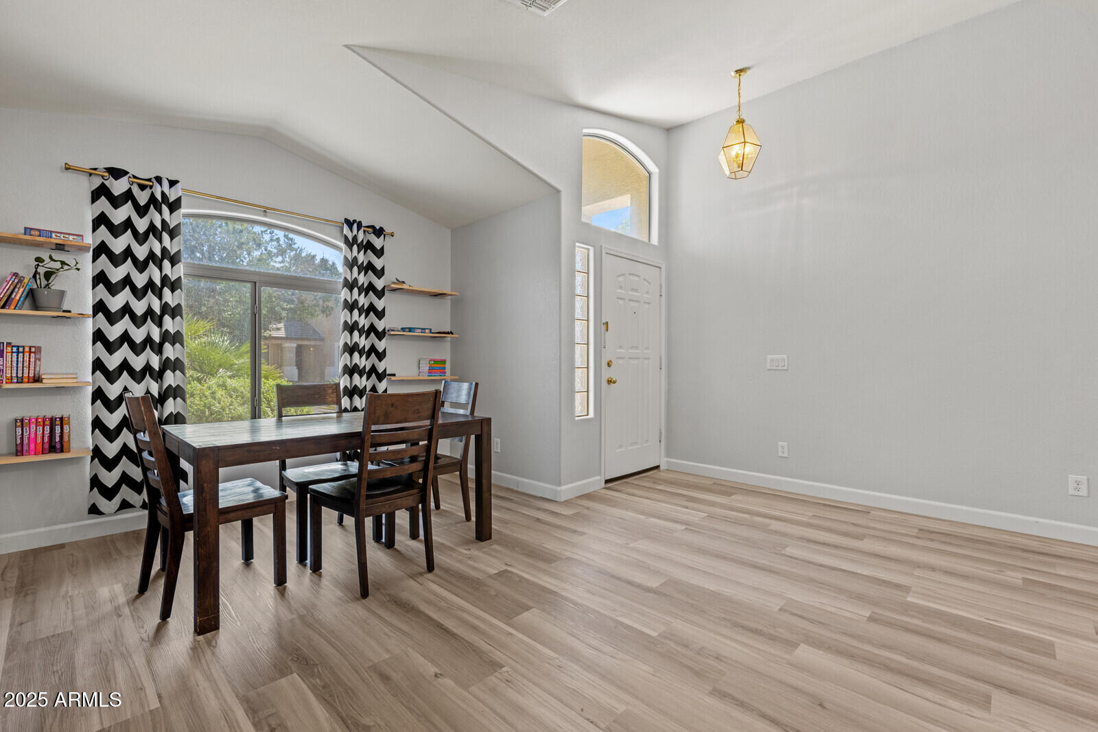 878 E Mountain View Road