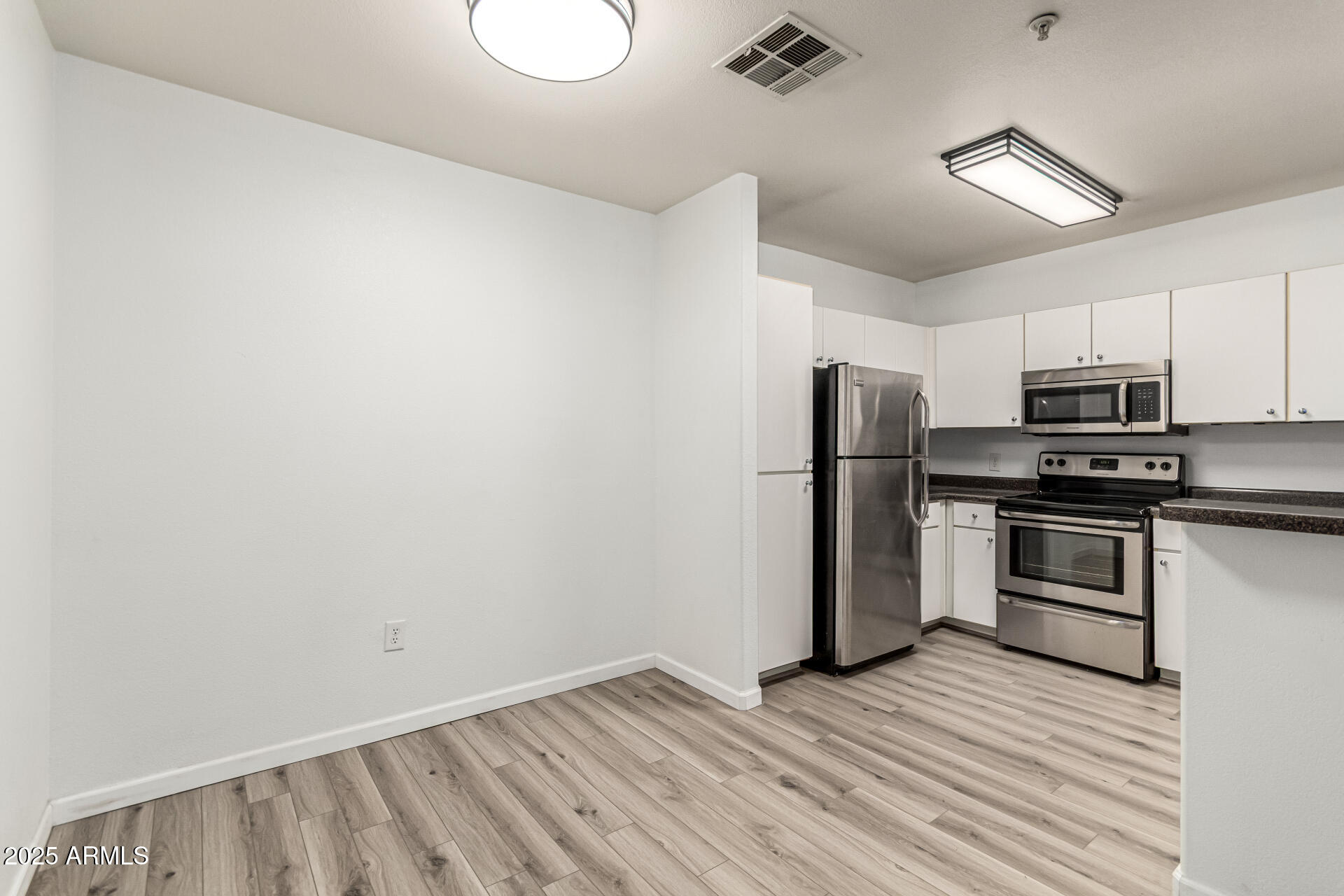 1295 N ASH Street, 922