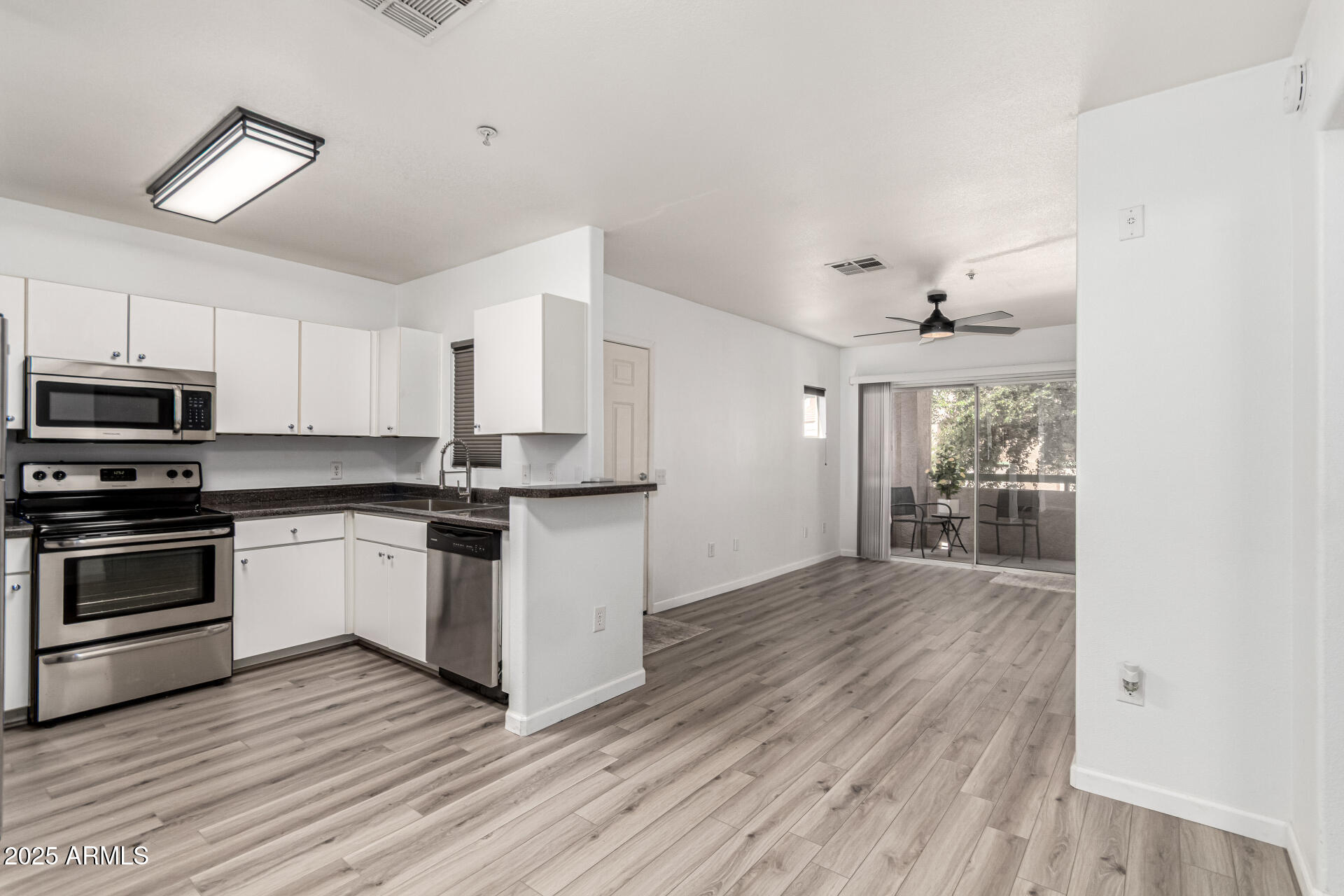 1295 N ASH Street, 922