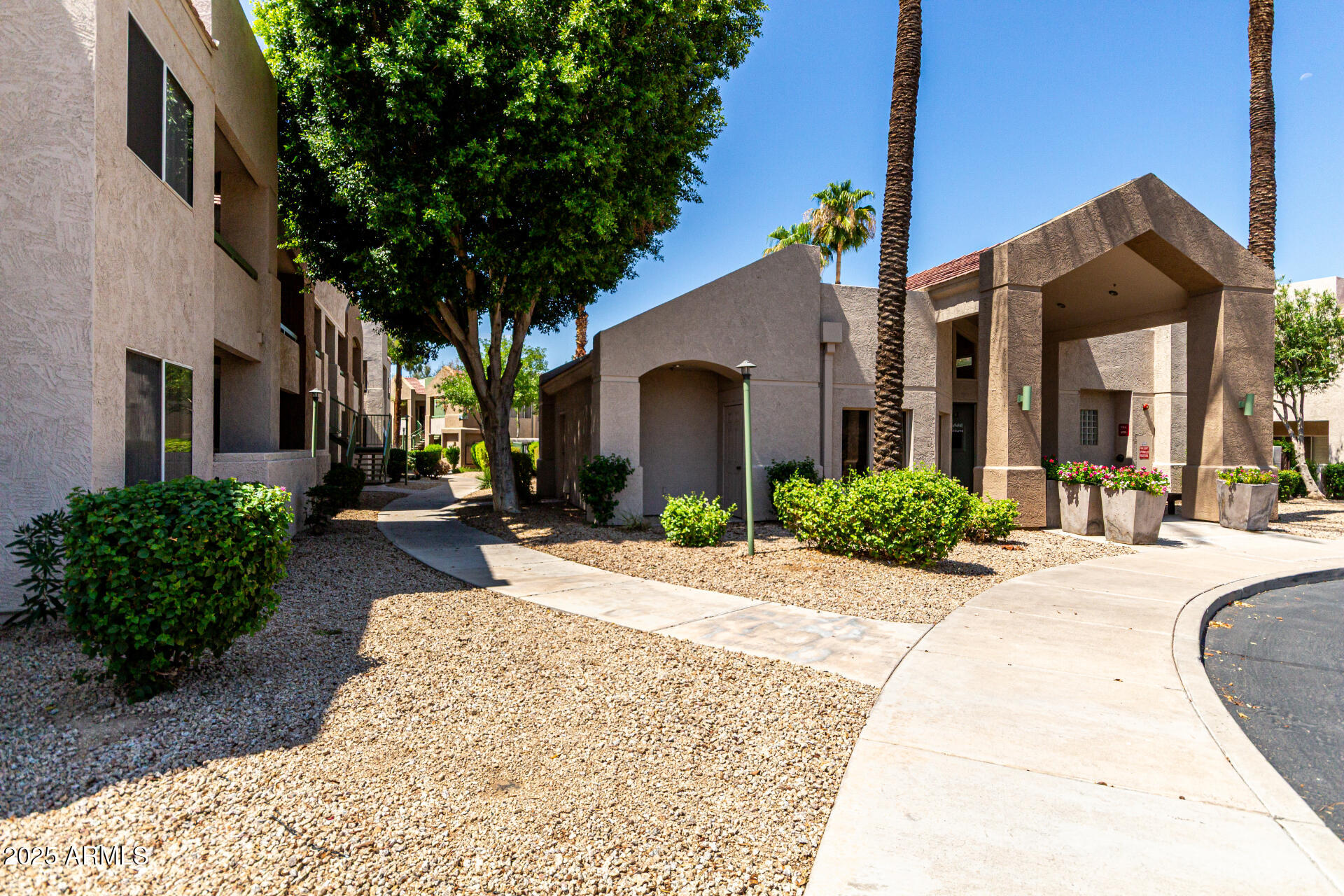 1295 N ASH Street, 922