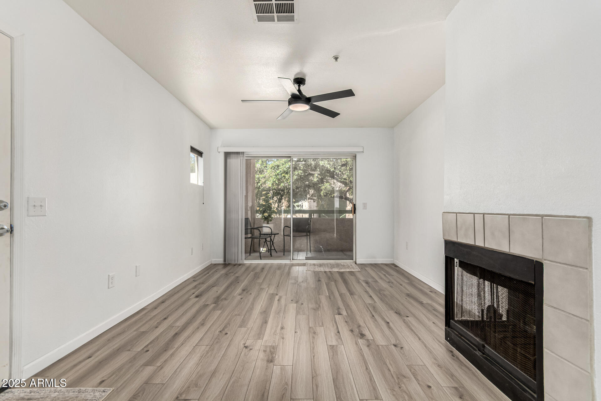 1295 N ASH Street, 922