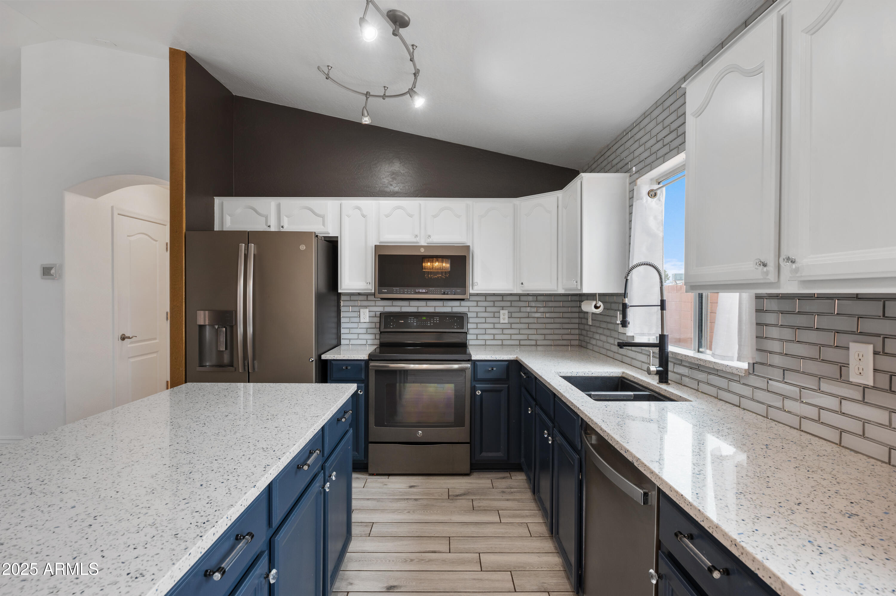 4130 E Chambers Street