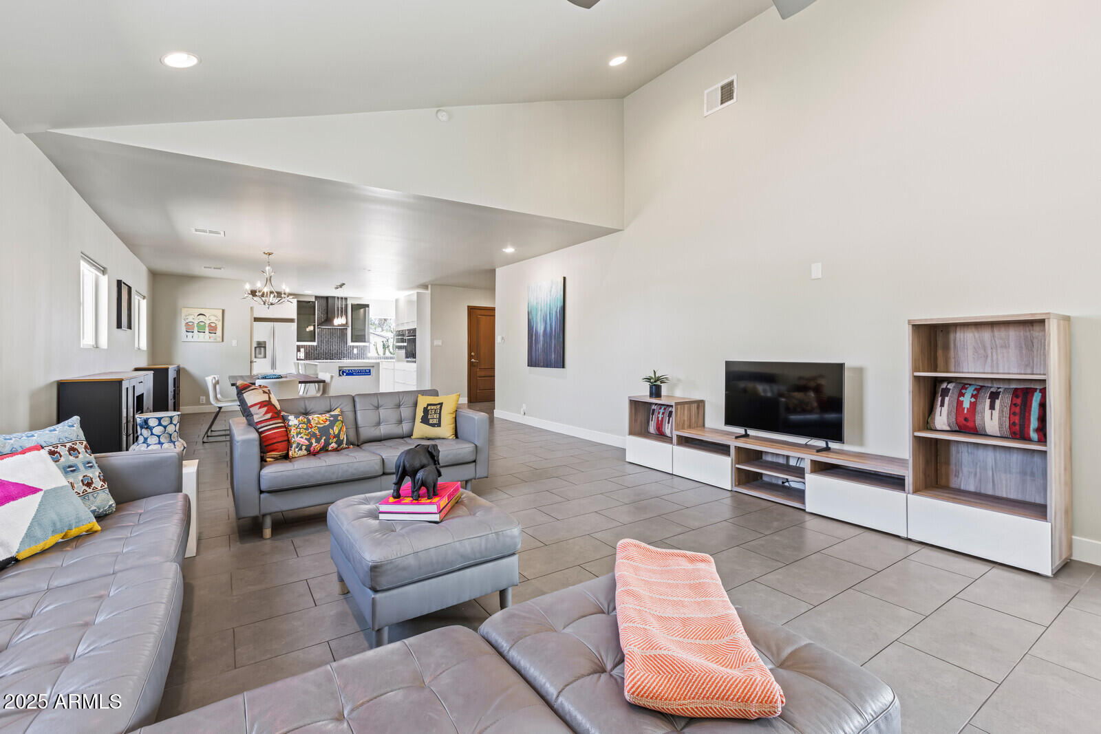 4548 N 11TH Avenue