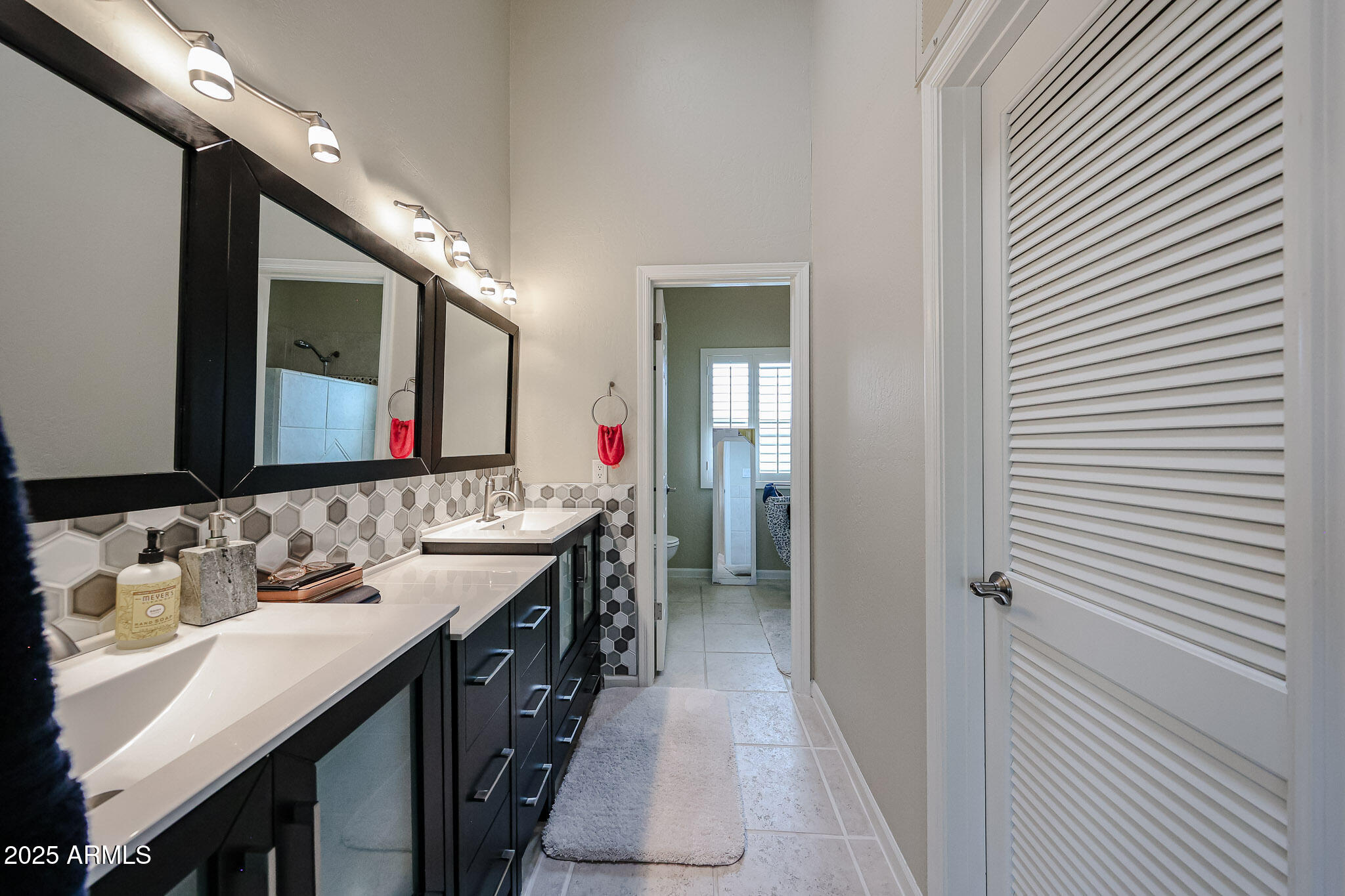 7800 E LINCOLN Drive 1083