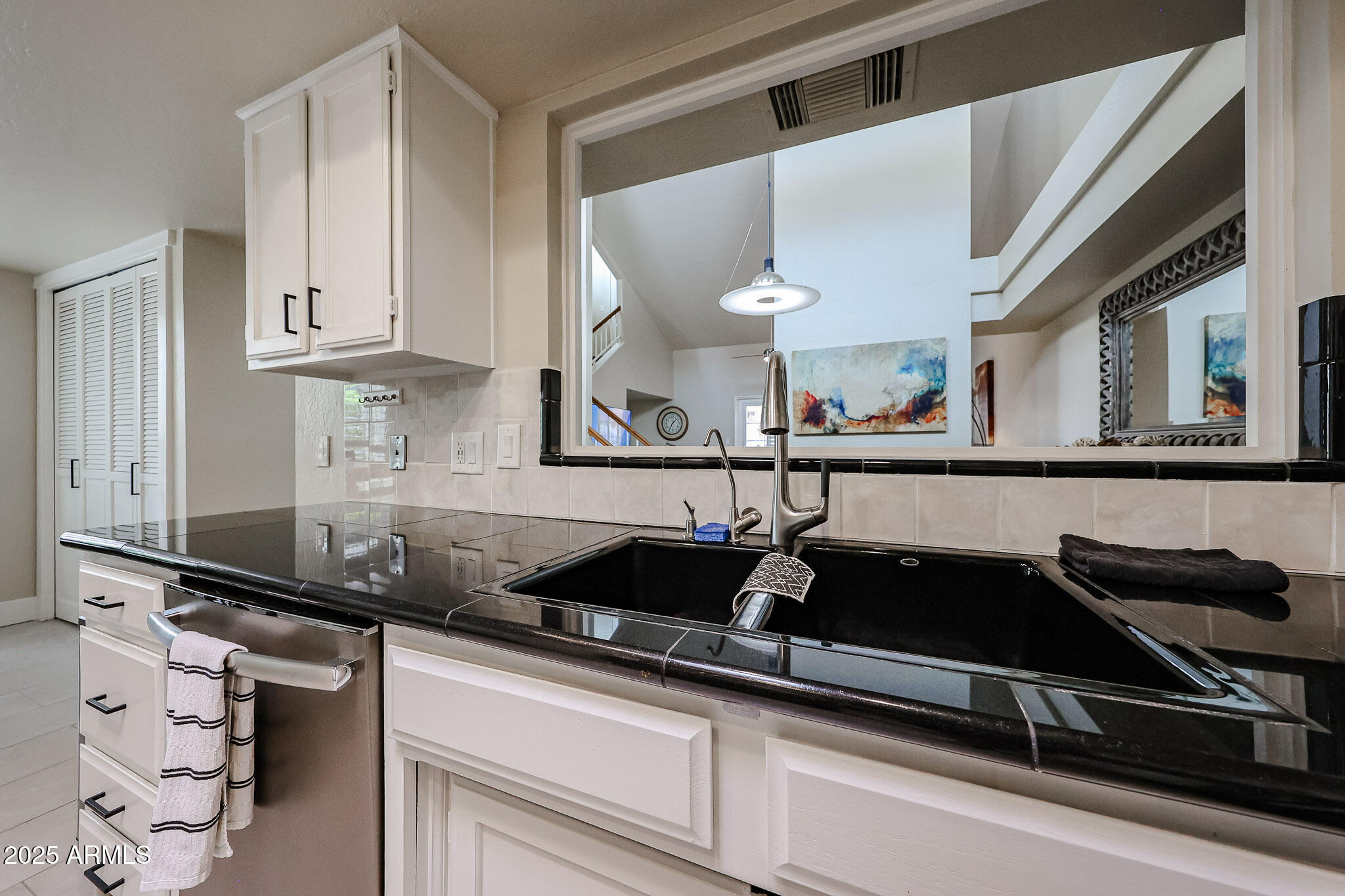 7800 E LINCOLN Drive 1083