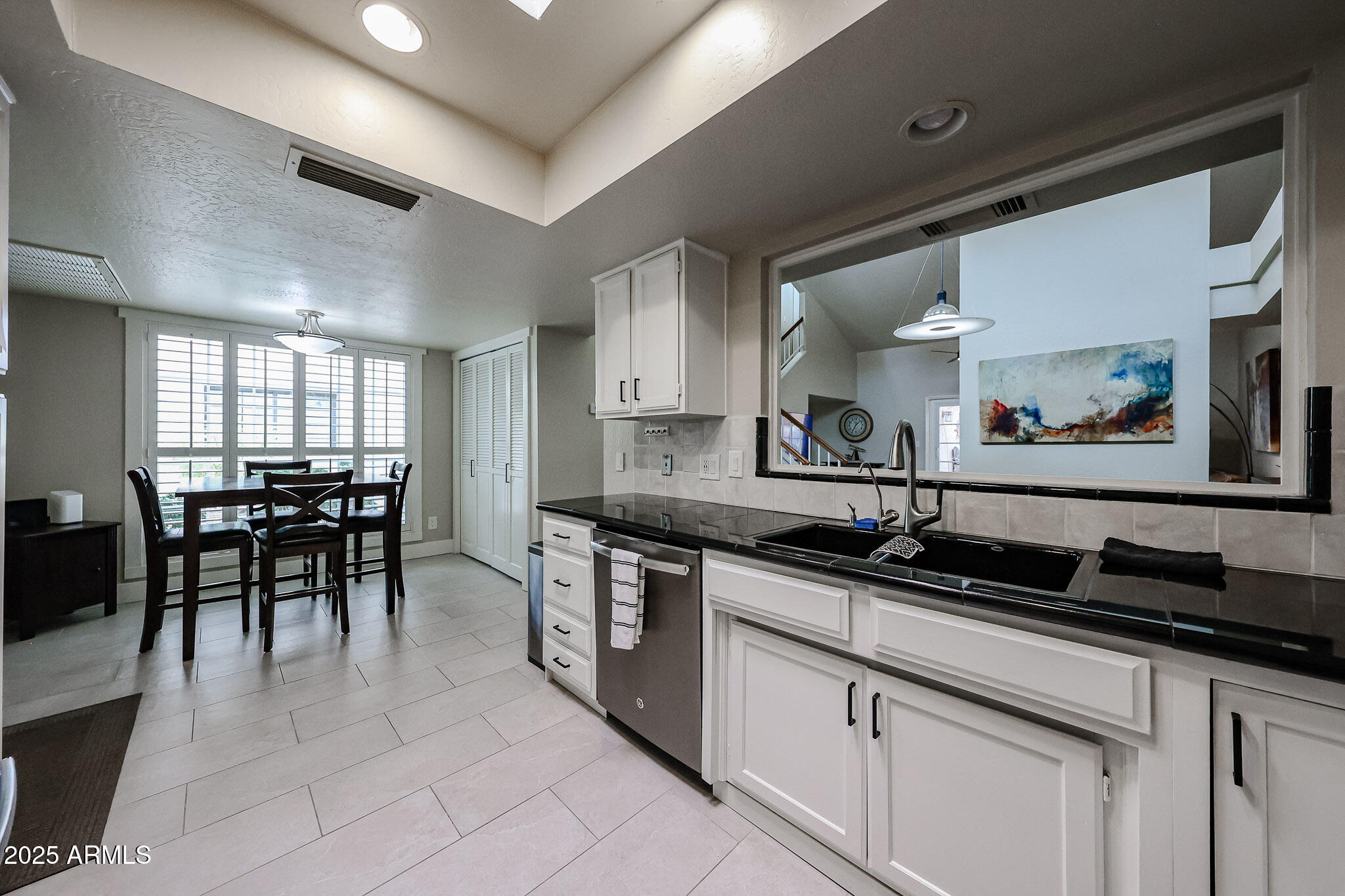 7800 E LINCOLN Drive 1083