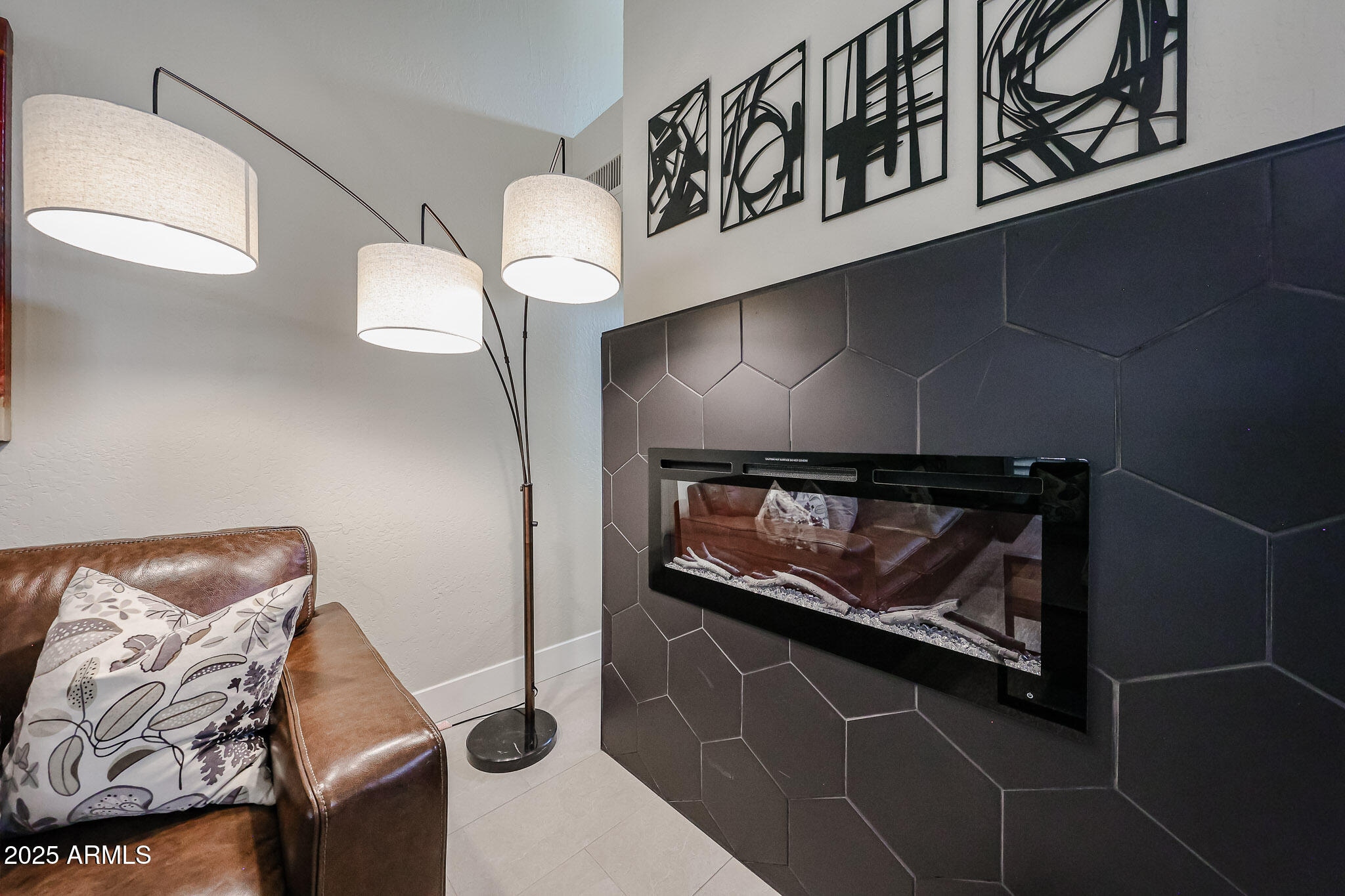 7800 E LINCOLN Drive 1083