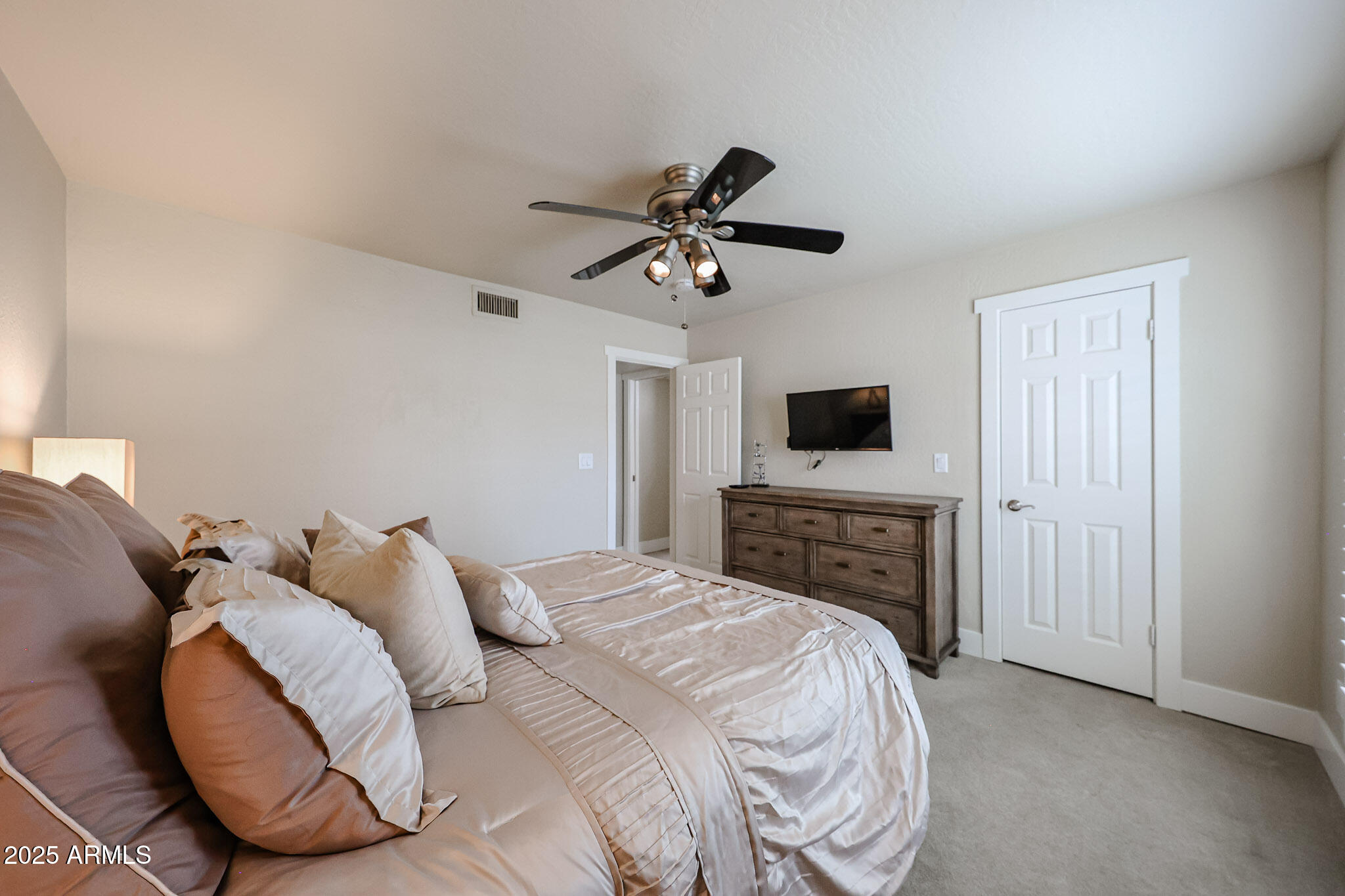 7800 E LINCOLN Drive 1083