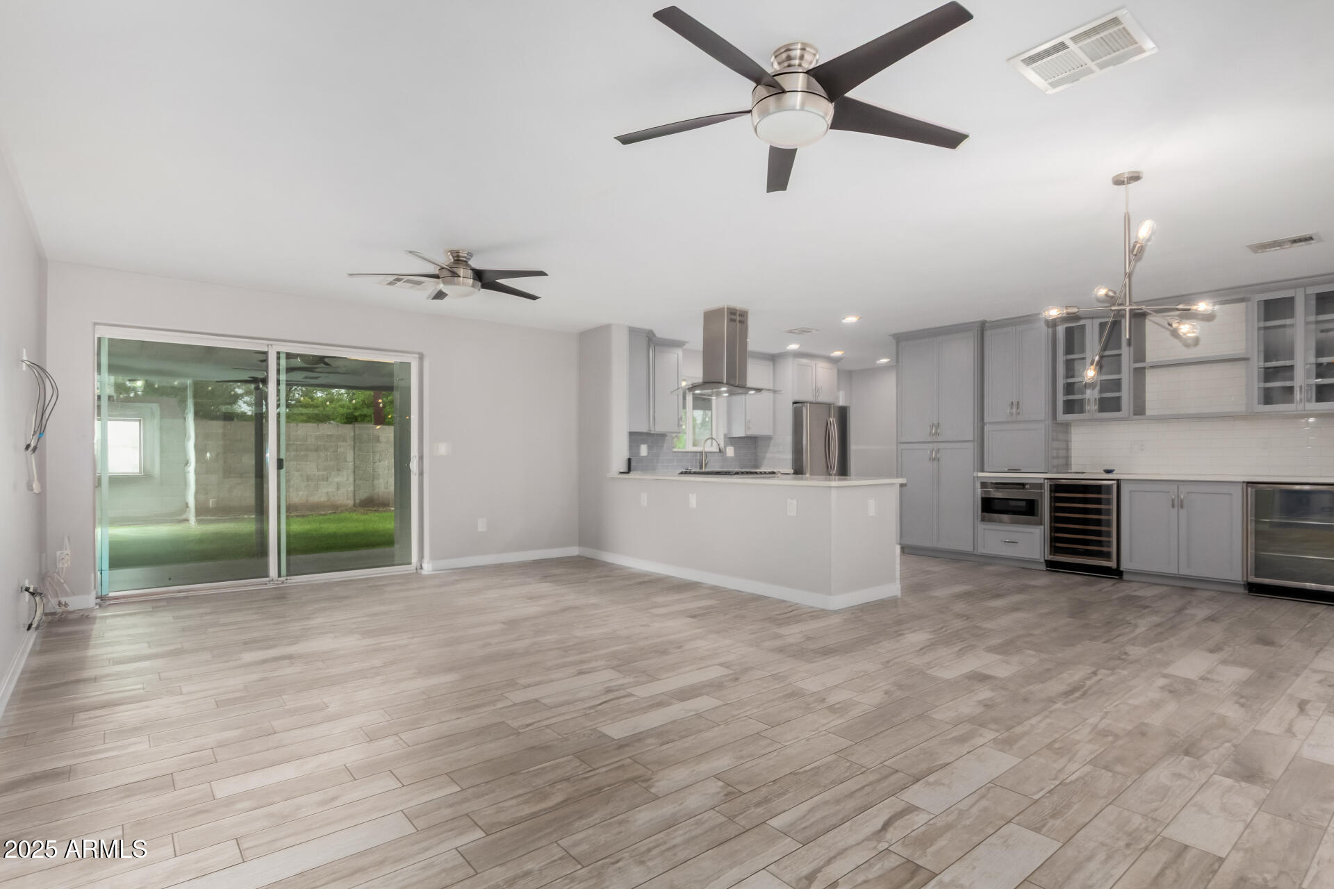 3019 E MITCHELL Drive