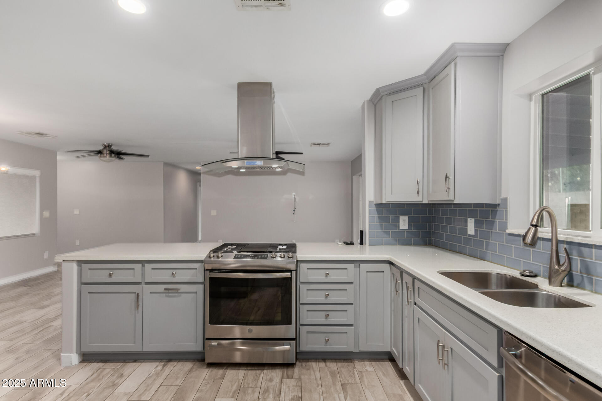 3019 E MITCHELL Drive