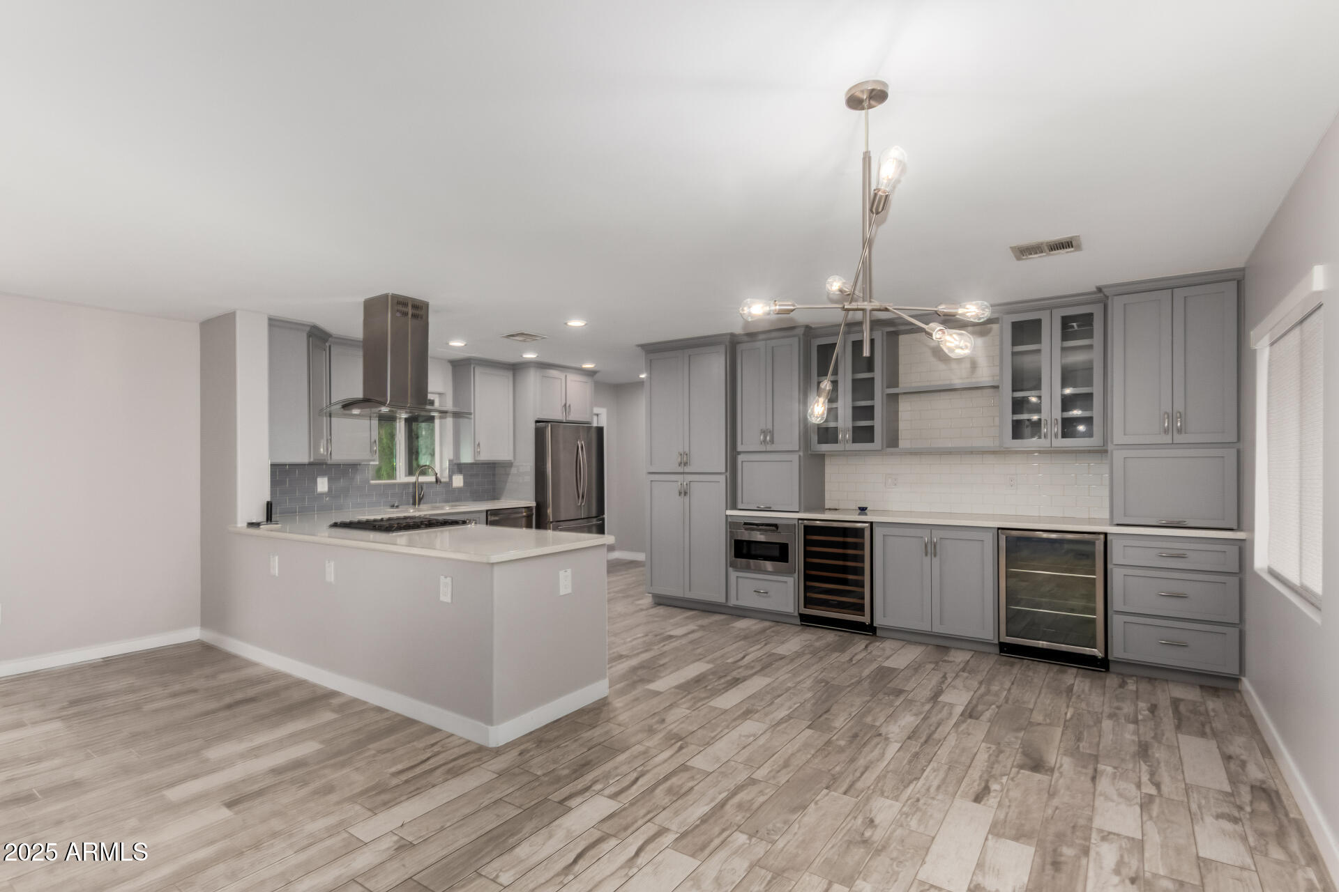 3019 E MITCHELL Drive