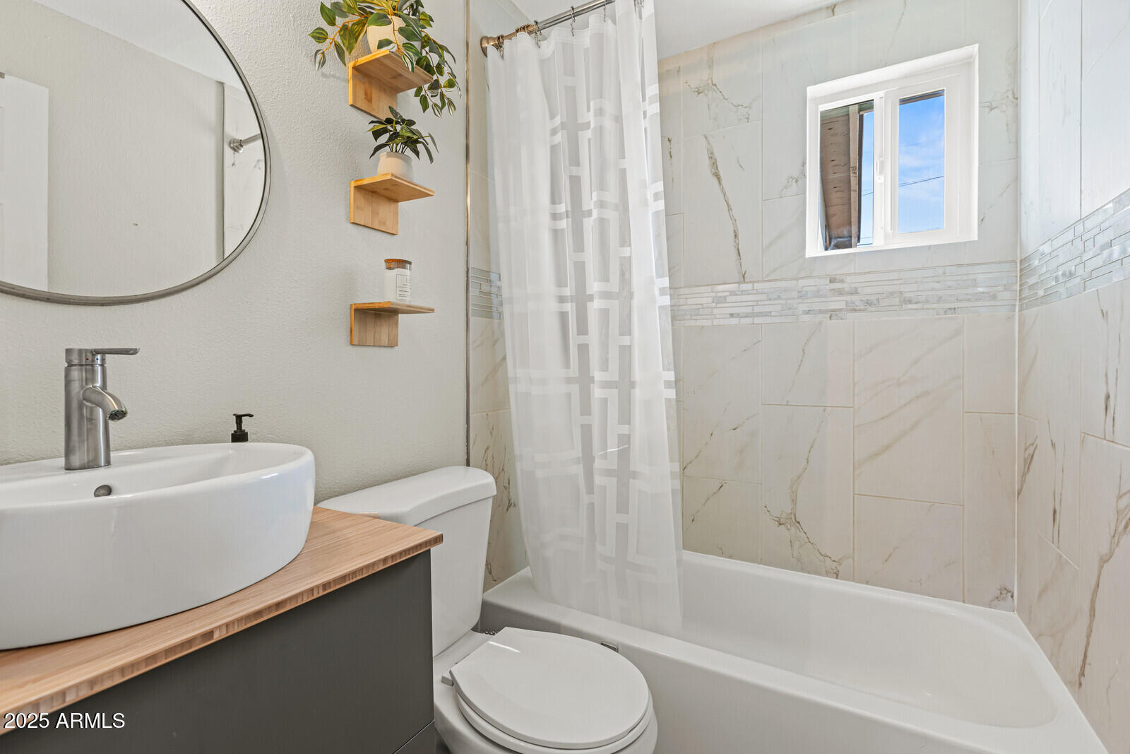 1515 E SUNNYSLOPE Lane