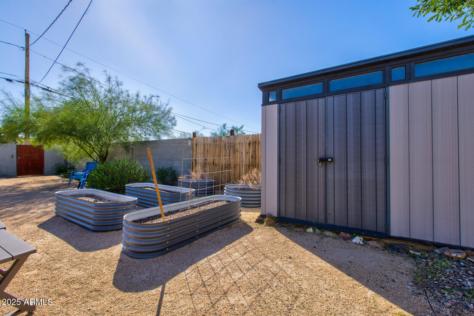 1515 E SUNNYSLOPE Lane