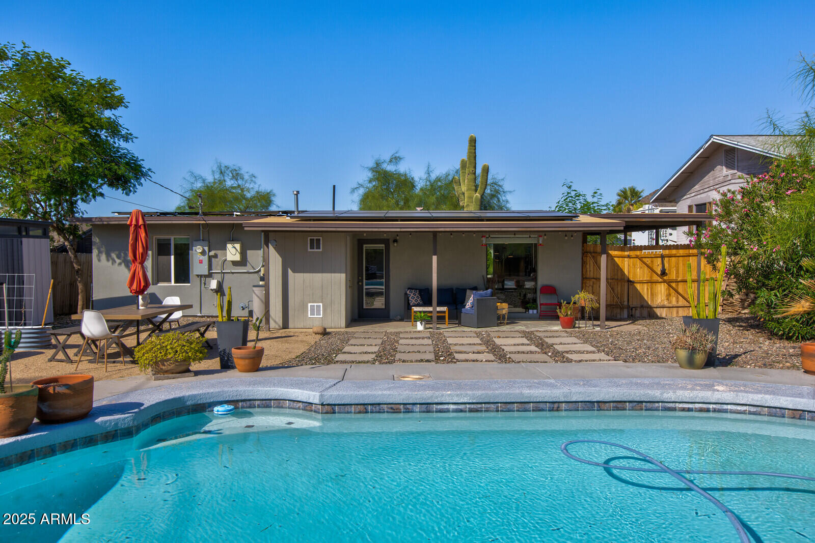 1515 E SUNNYSLOPE Lane