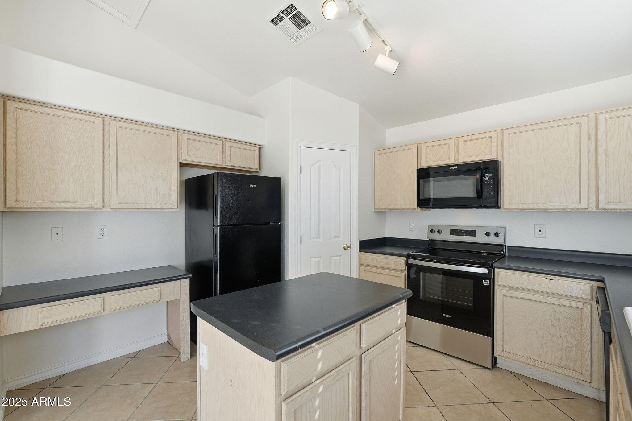 2061 E APPALOOSA Road