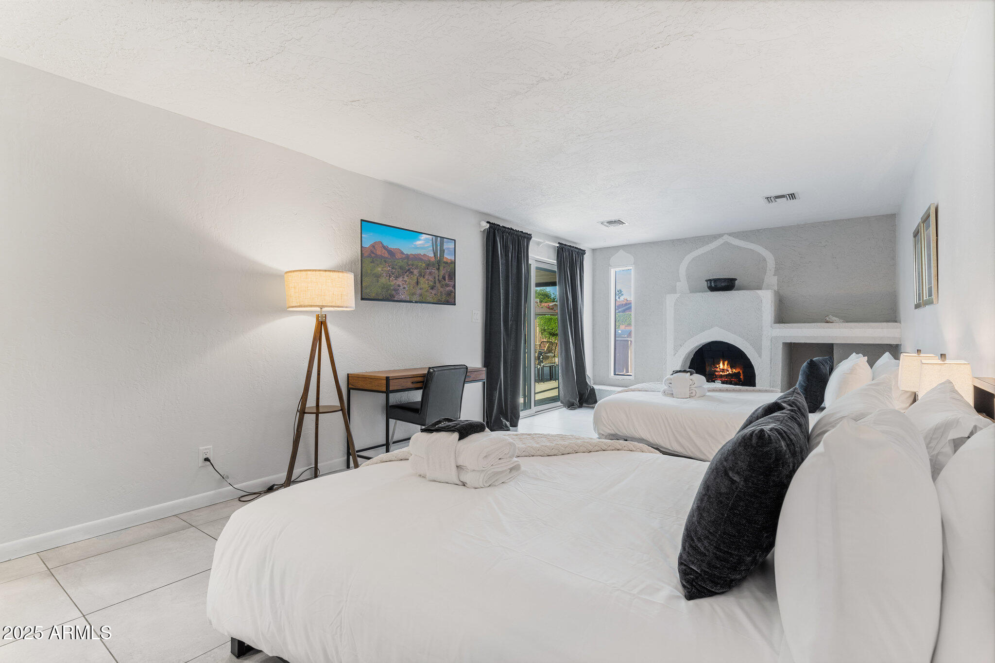 8450 E MONTECITO Avenue