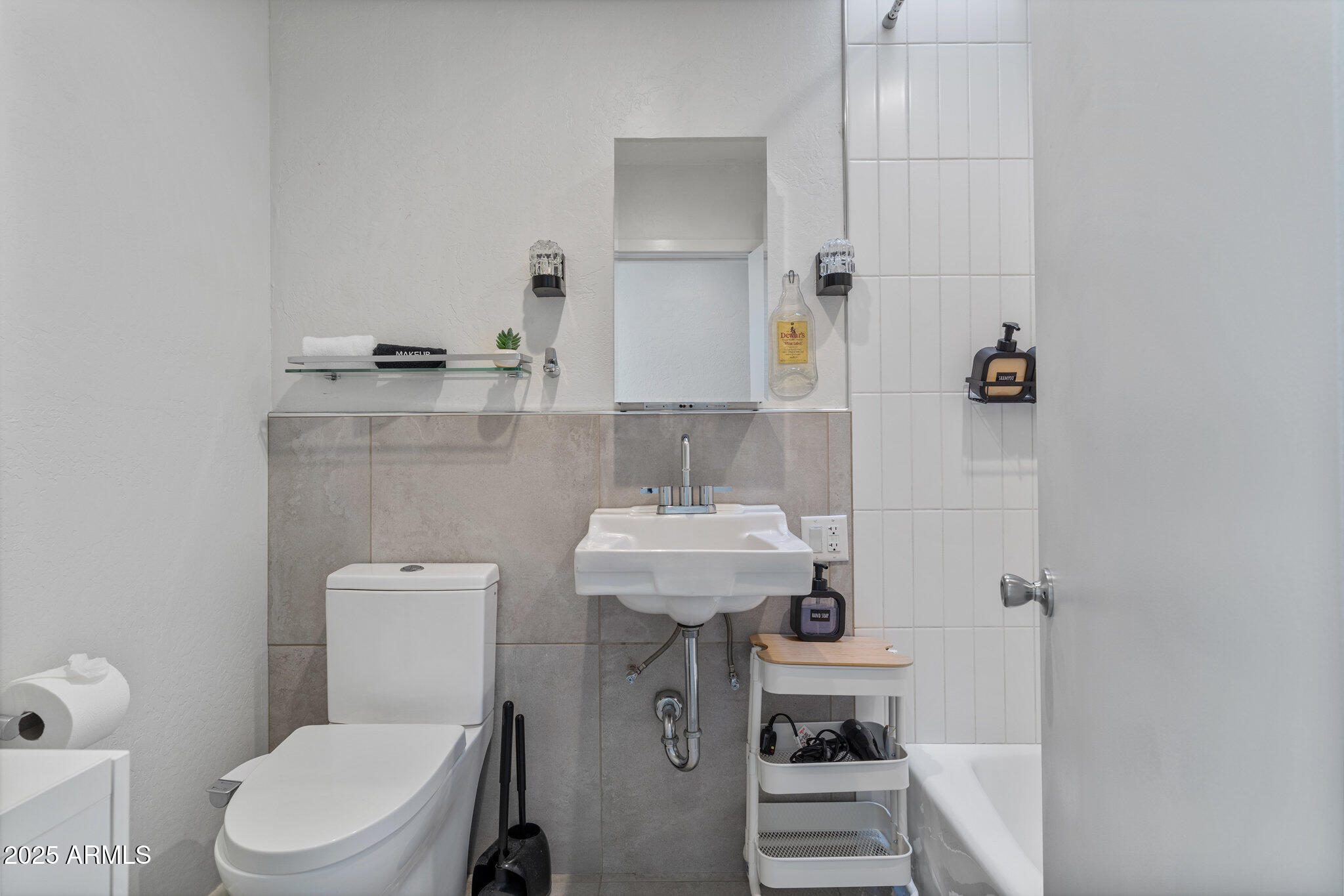 8450 E MONTECITO Avenue