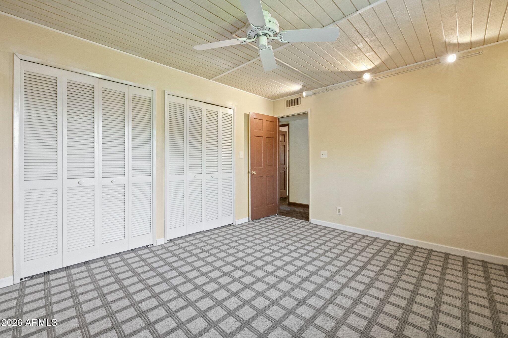 14 E ORANGEWOOD Avenue