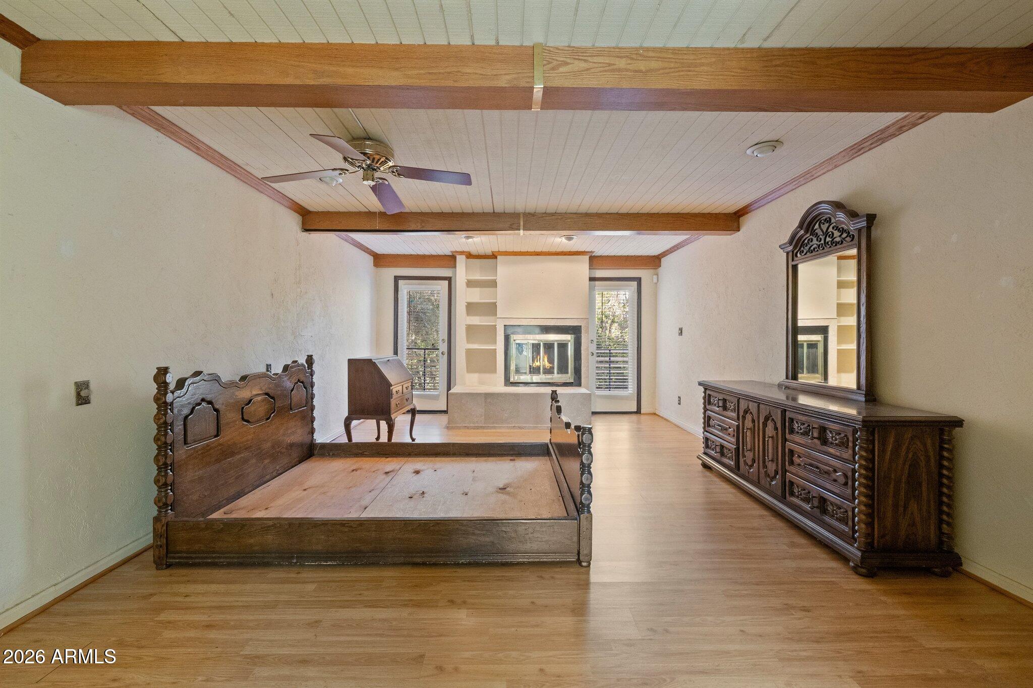 14 E ORANGEWOOD Avenue