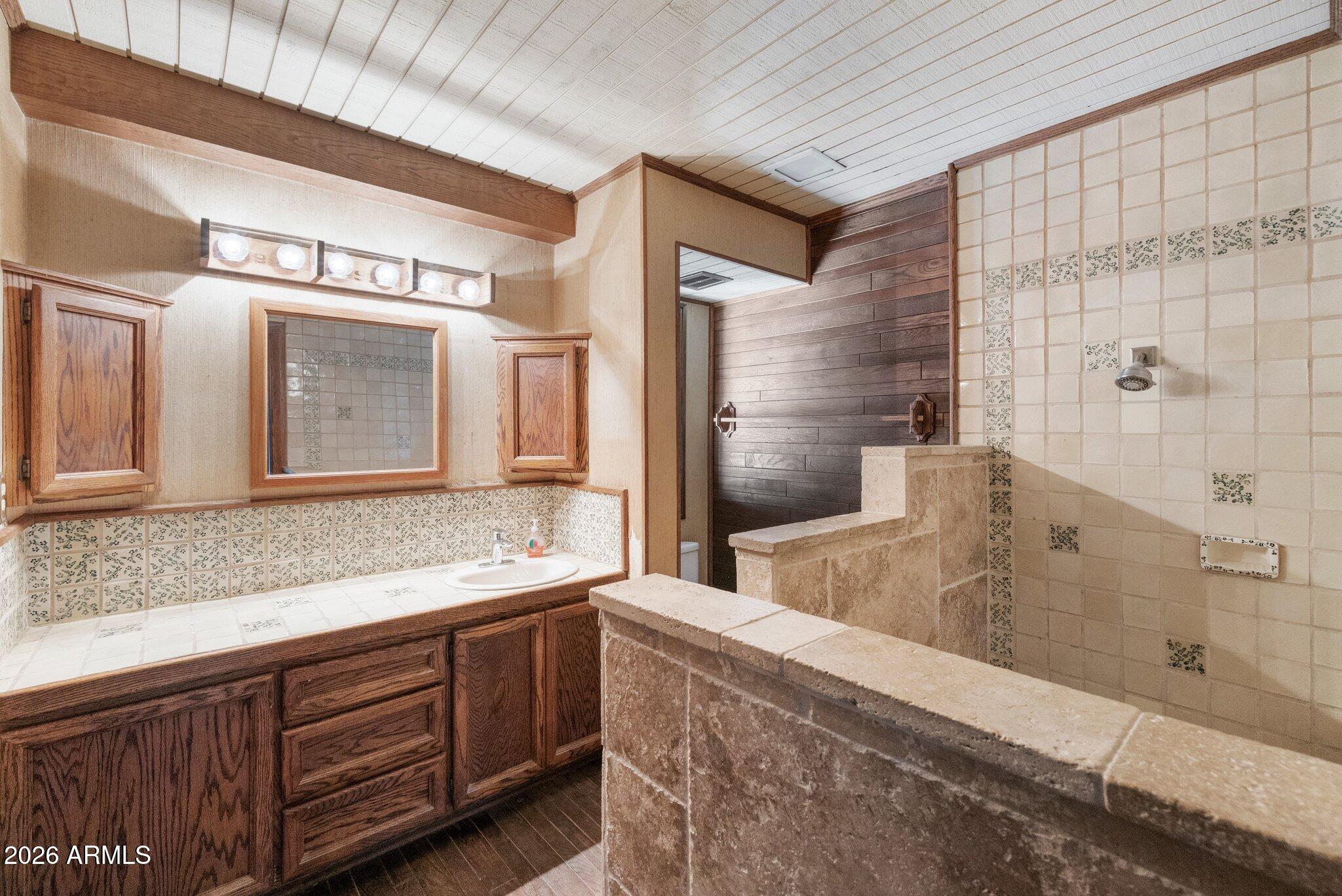 14 E ORANGEWOOD Avenue