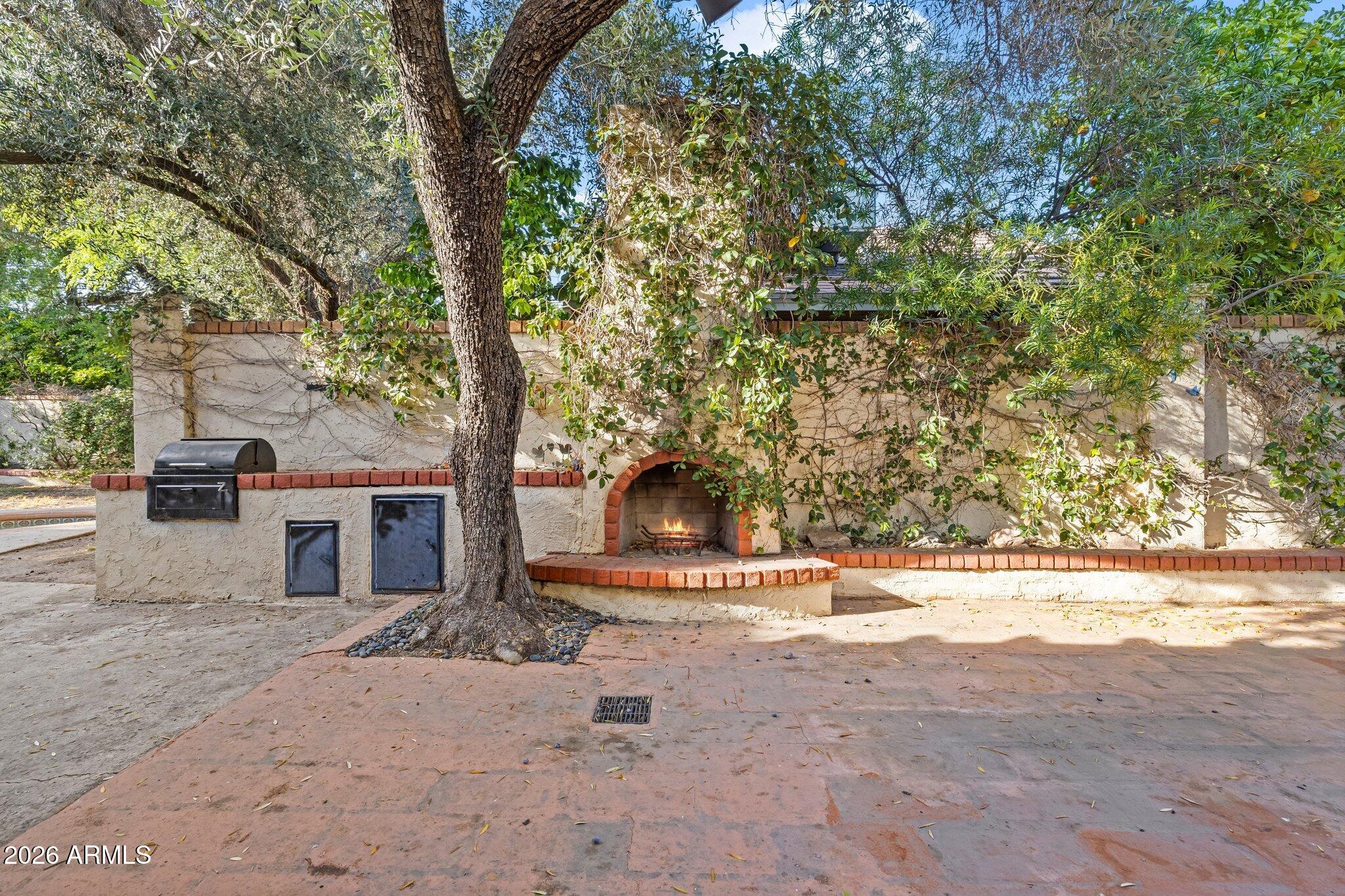 14 E ORANGEWOOD Avenue