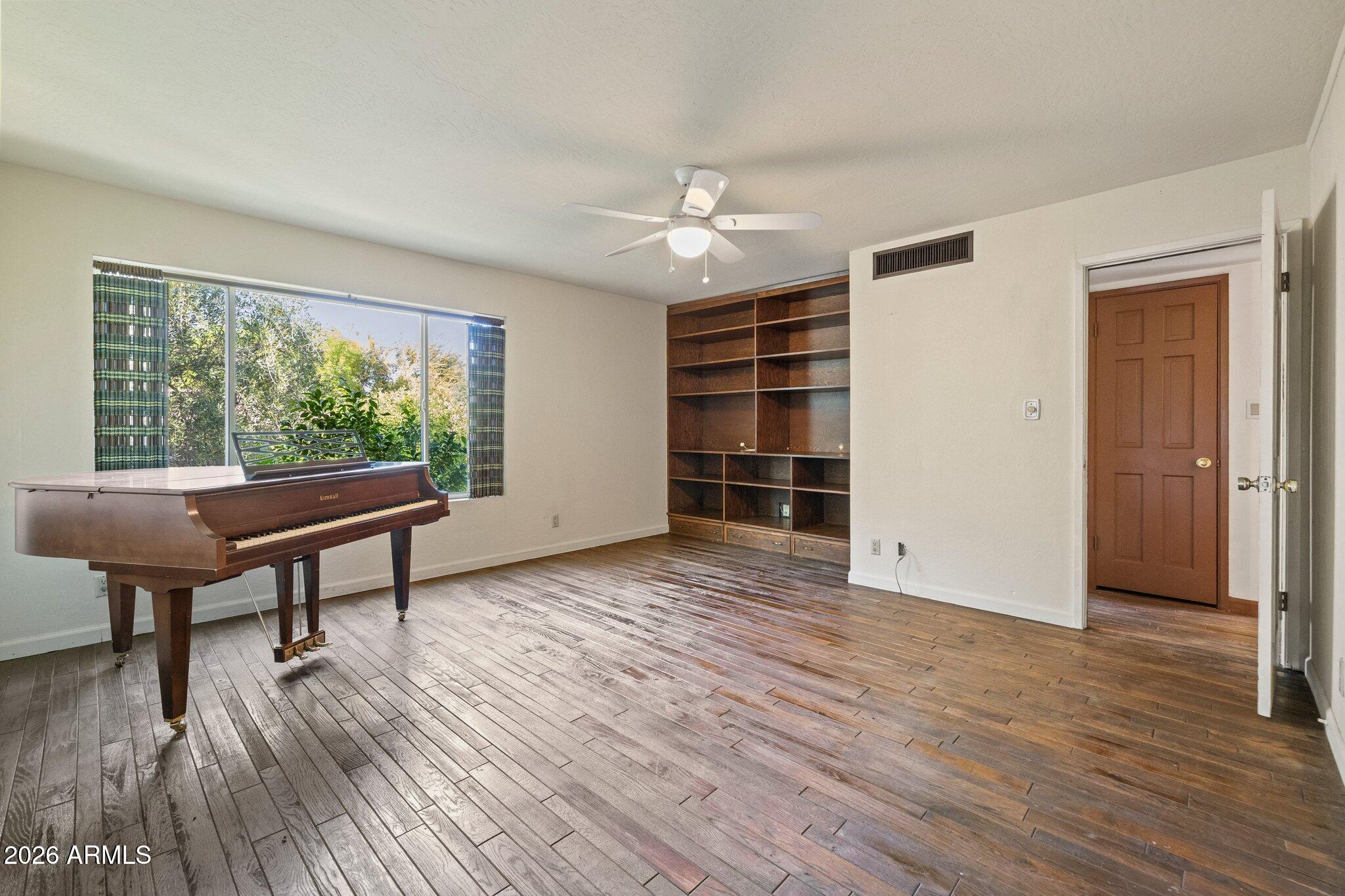 14 E ORANGEWOOD Avenue