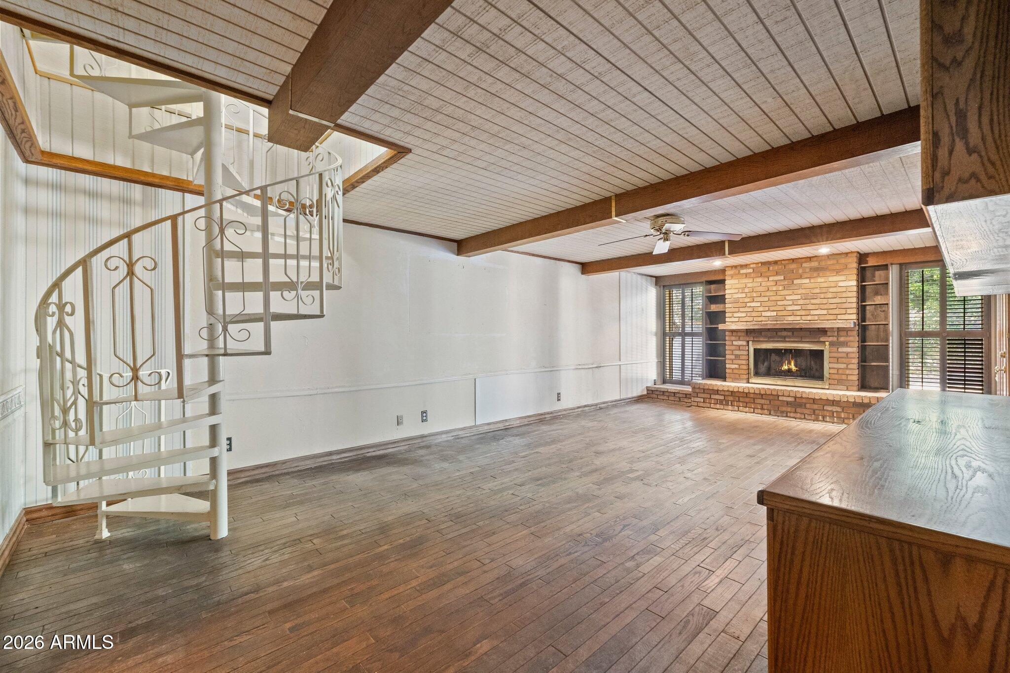 14 E ORANGEWOOD Avenue