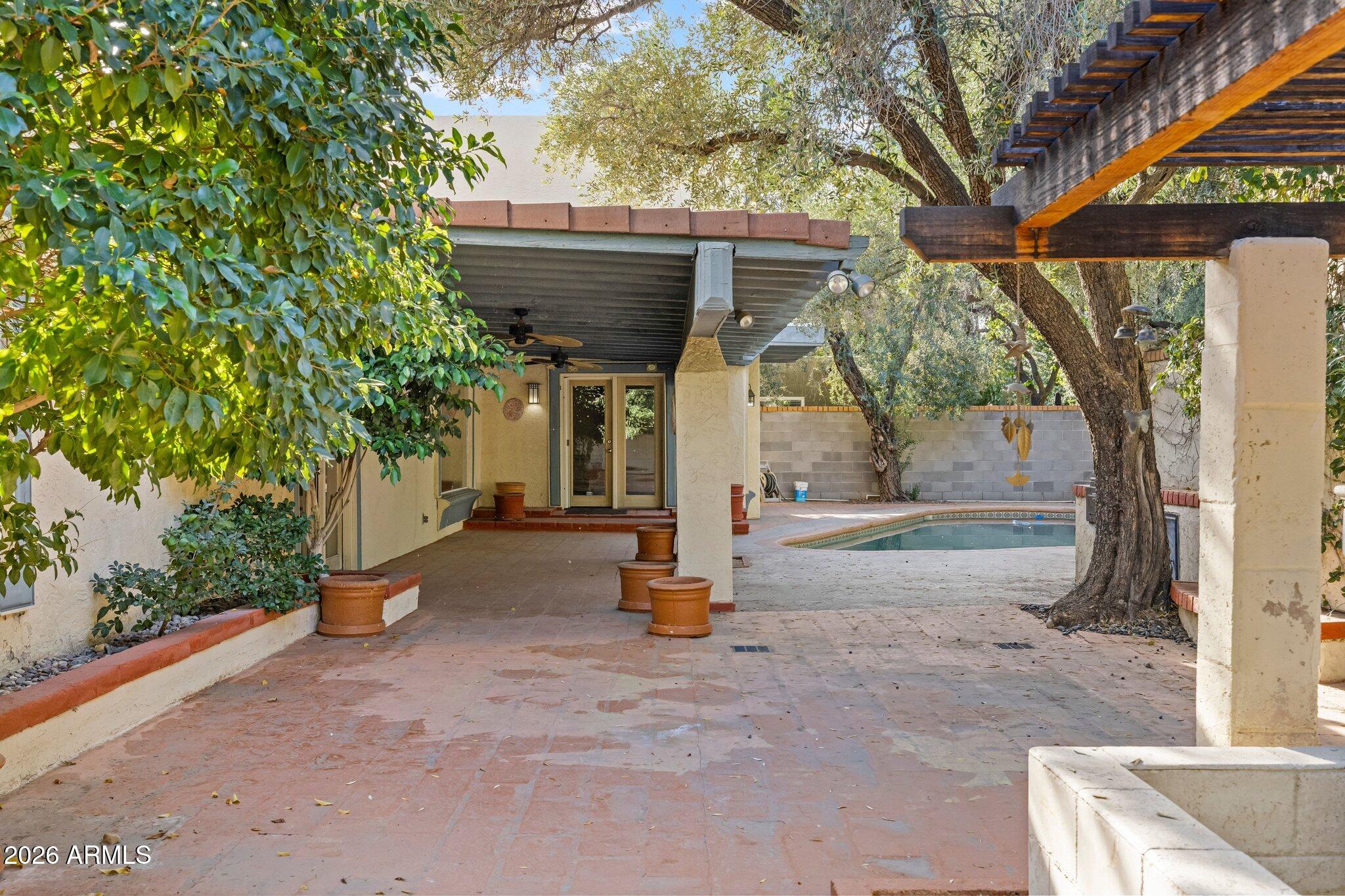 14 E ORANGEWOOD Avenue