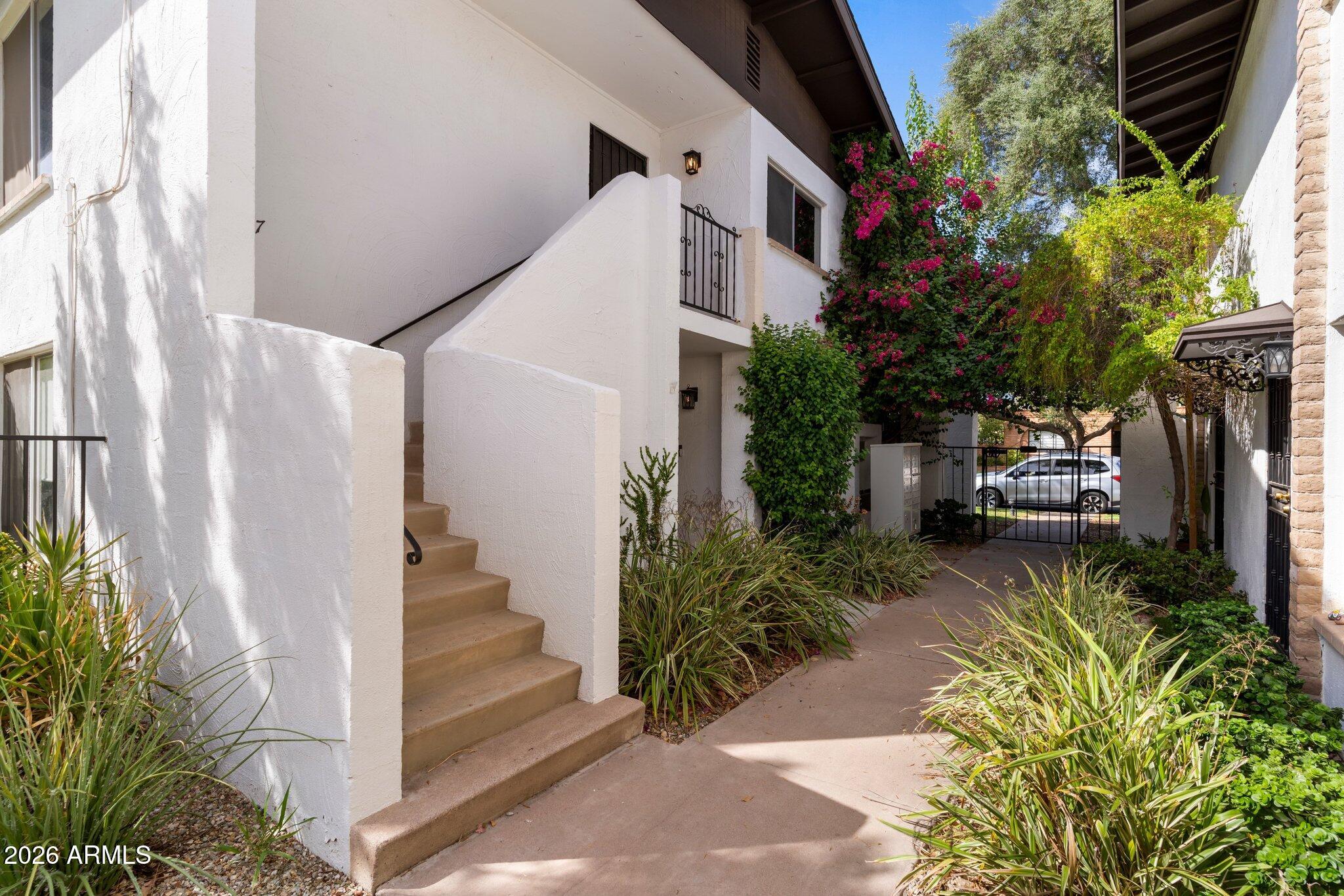 3637 E MONTEROSA Street 17