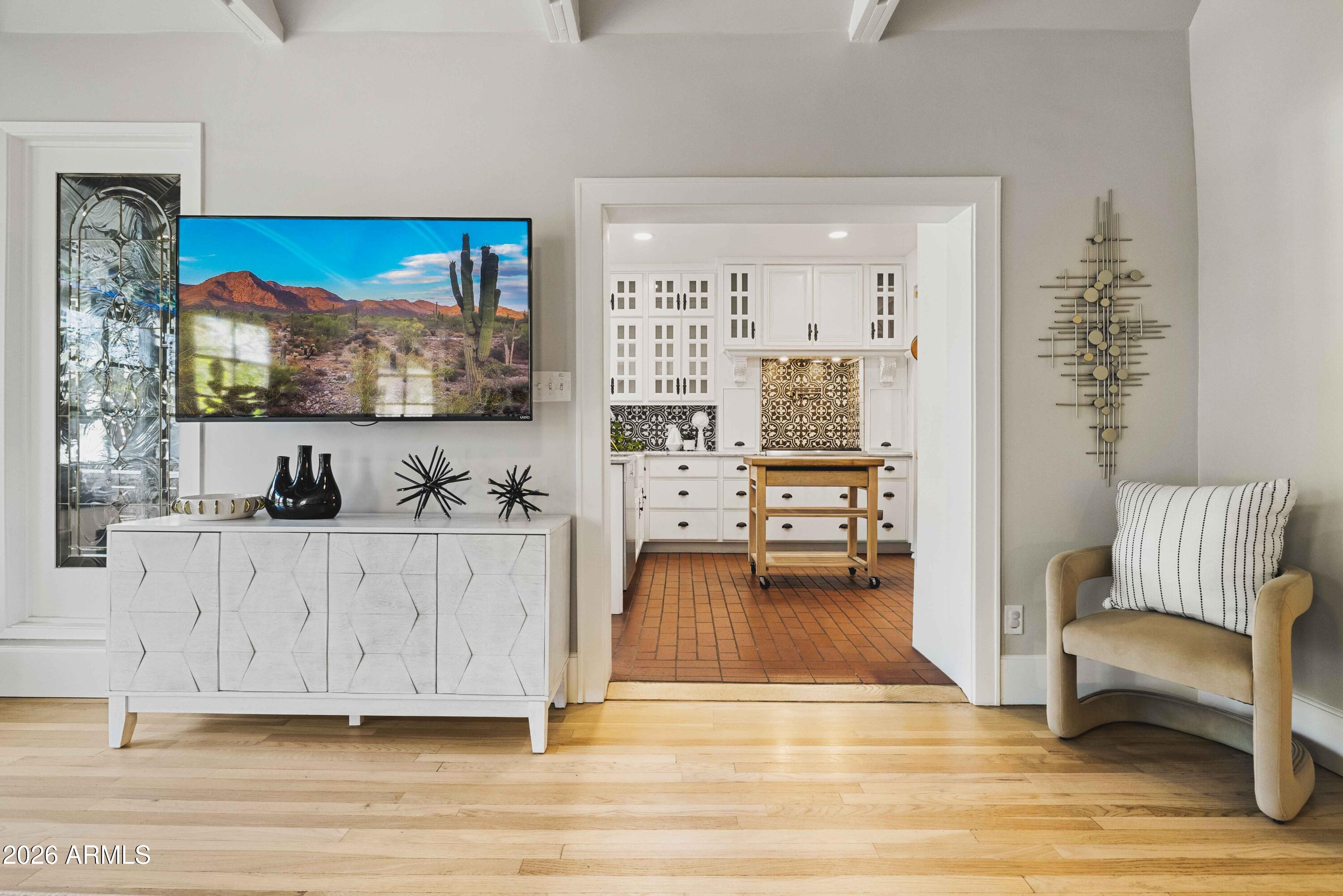 38 W VERNON Avenue