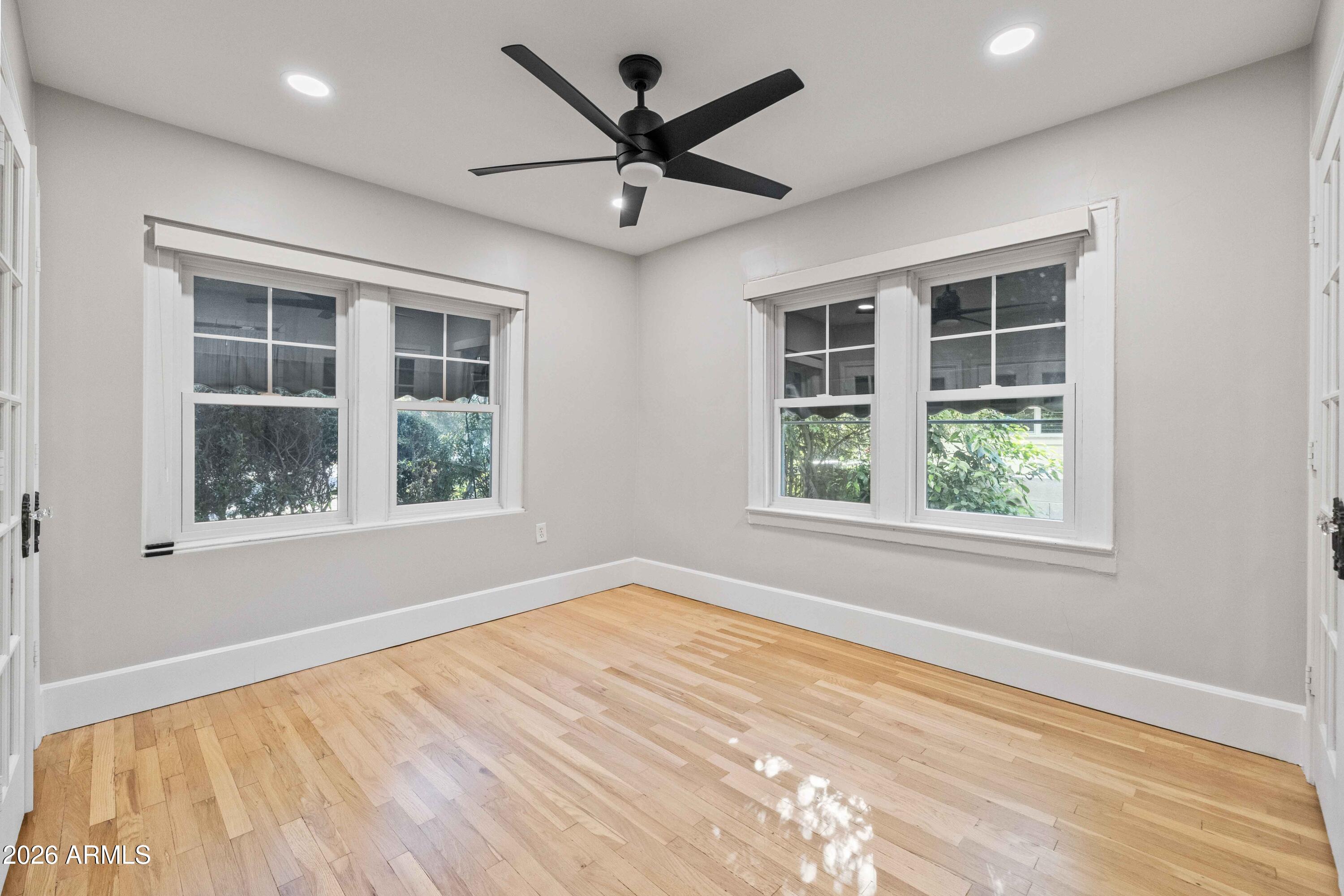 38 W VERNON Avenue