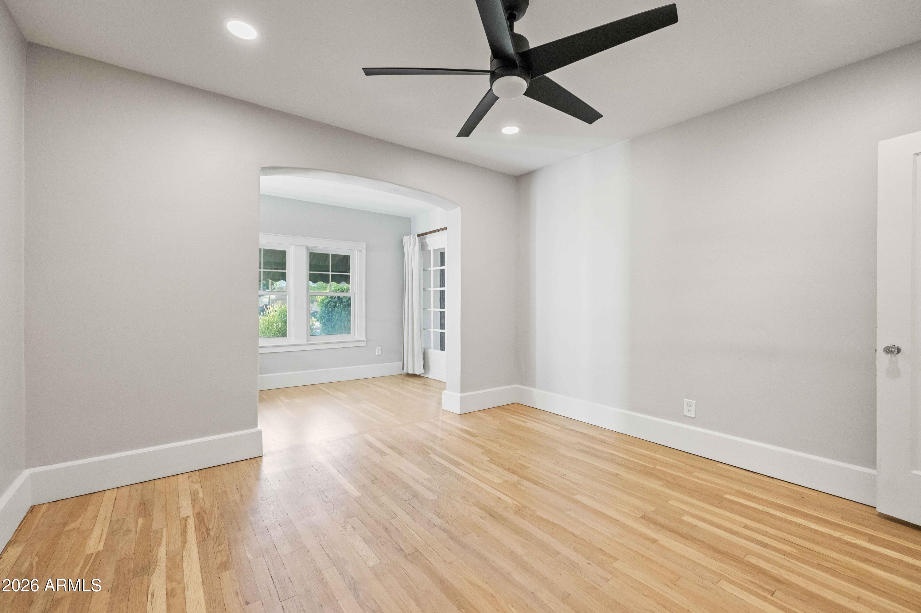 38 W VERNON Avenue