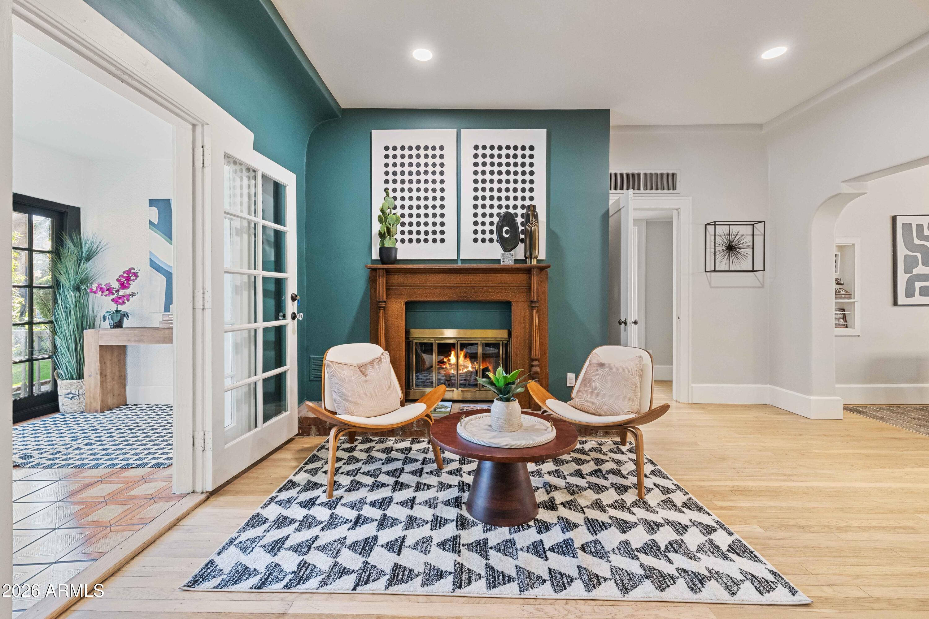 38 W VERNON Avenue