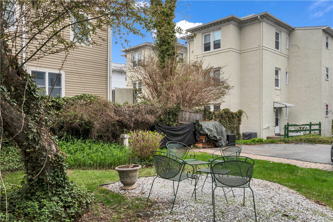 404 Lloyd Avenue 404