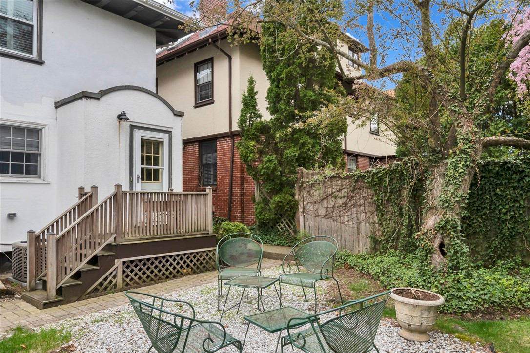 404 Lloyd Avenue 404