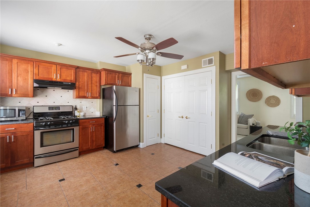 331 Williams Street 7