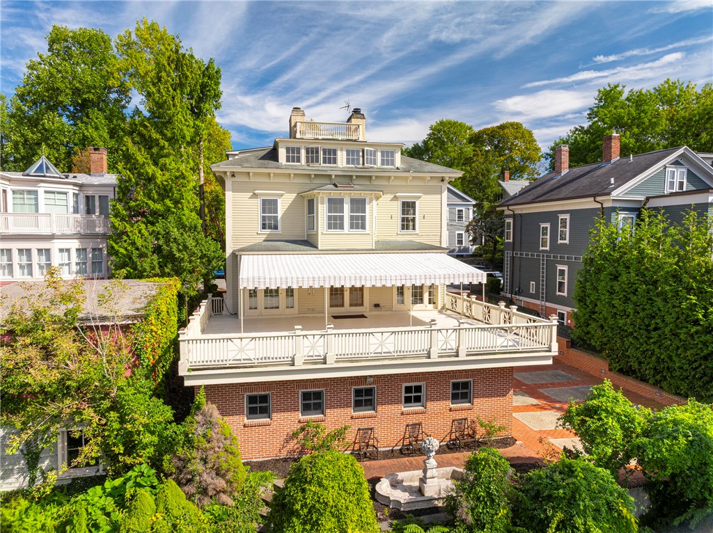 98 Congdon Street