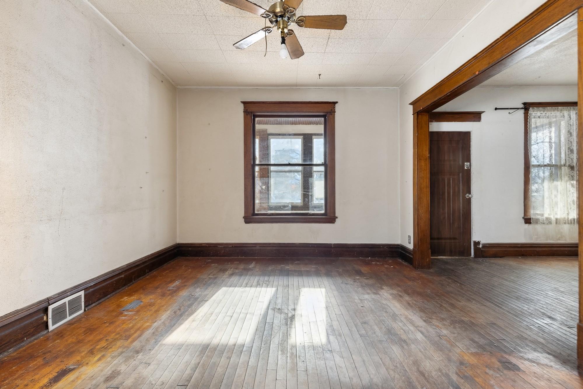1271 Seminary Avenue