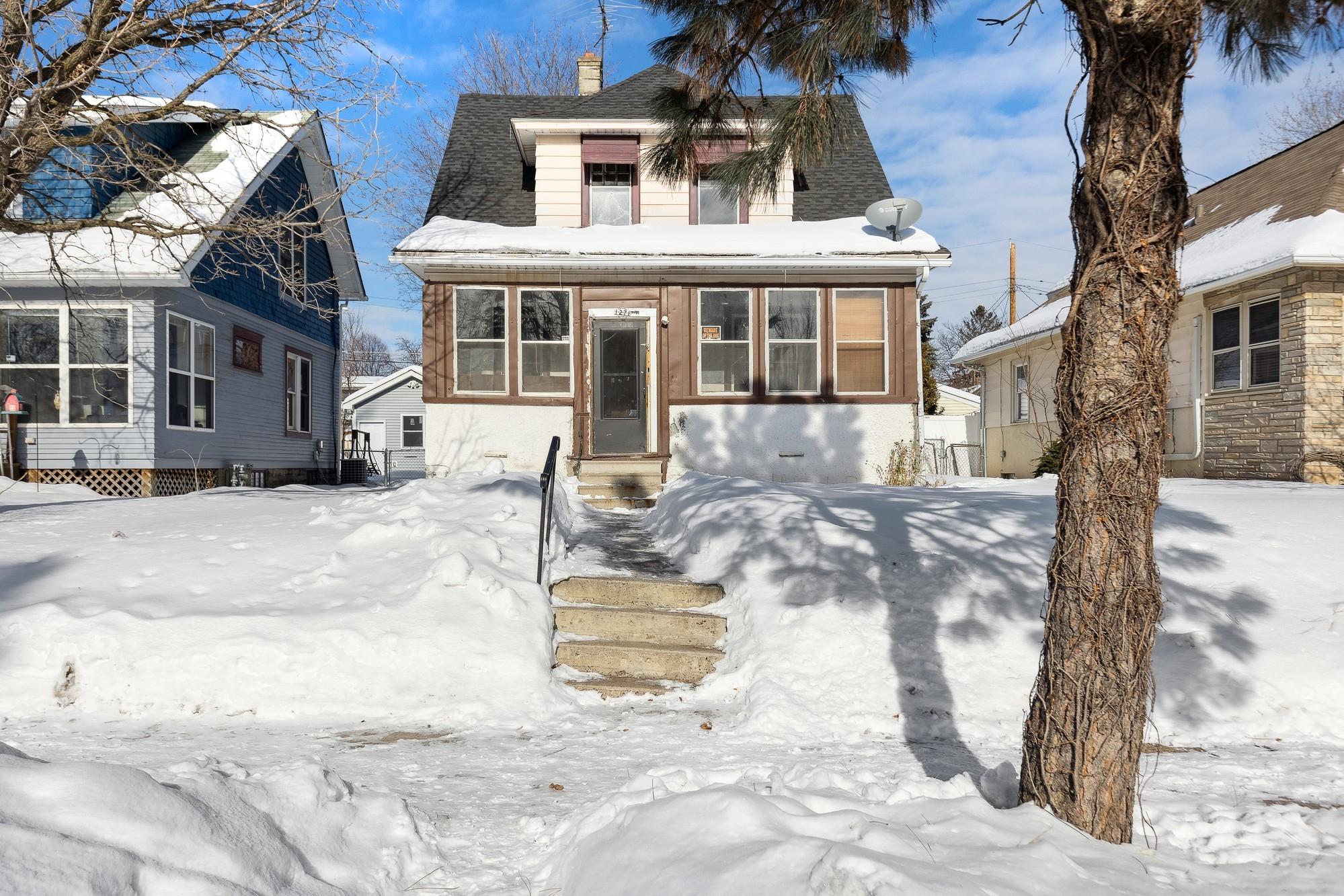1271 Seminary Avenue
