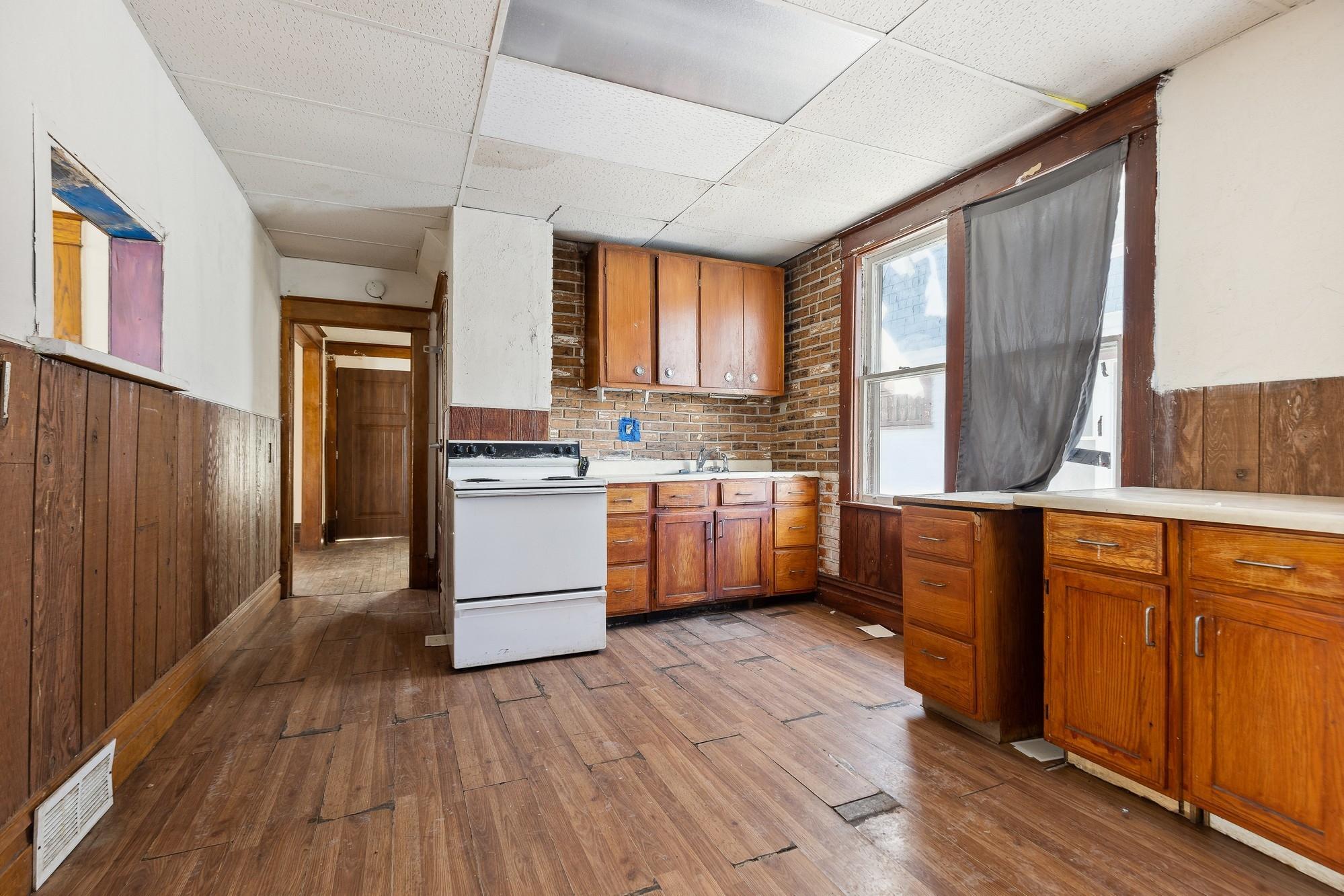 1271 Seminary Avenue