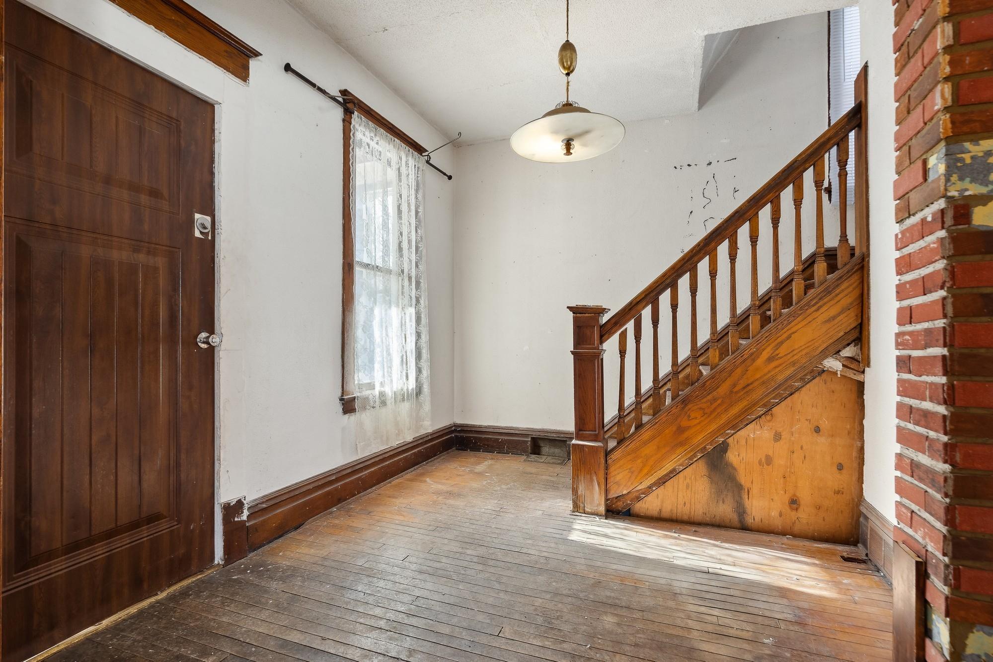 1271 Seminary Avenue
