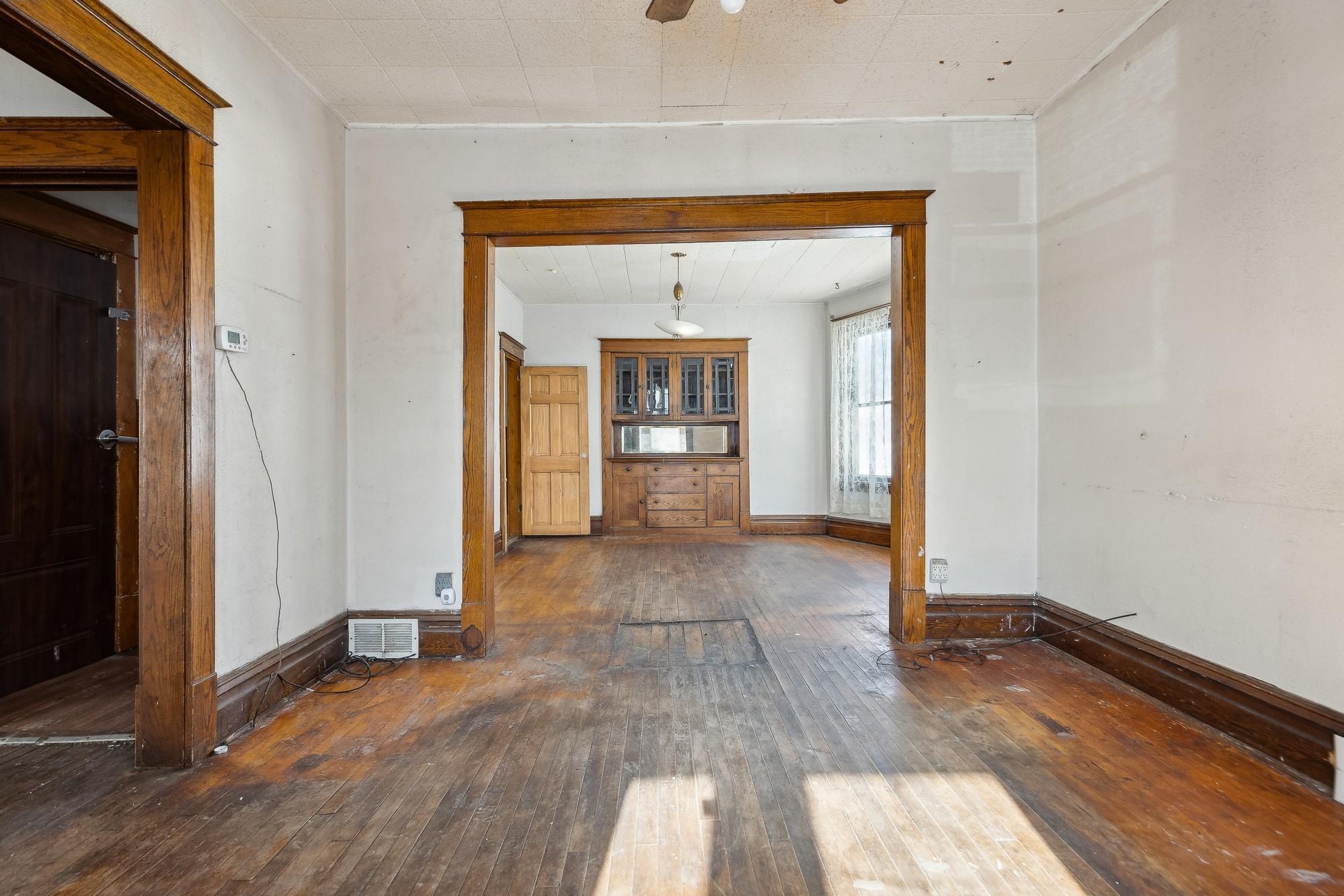 1271 Seminary Avenue