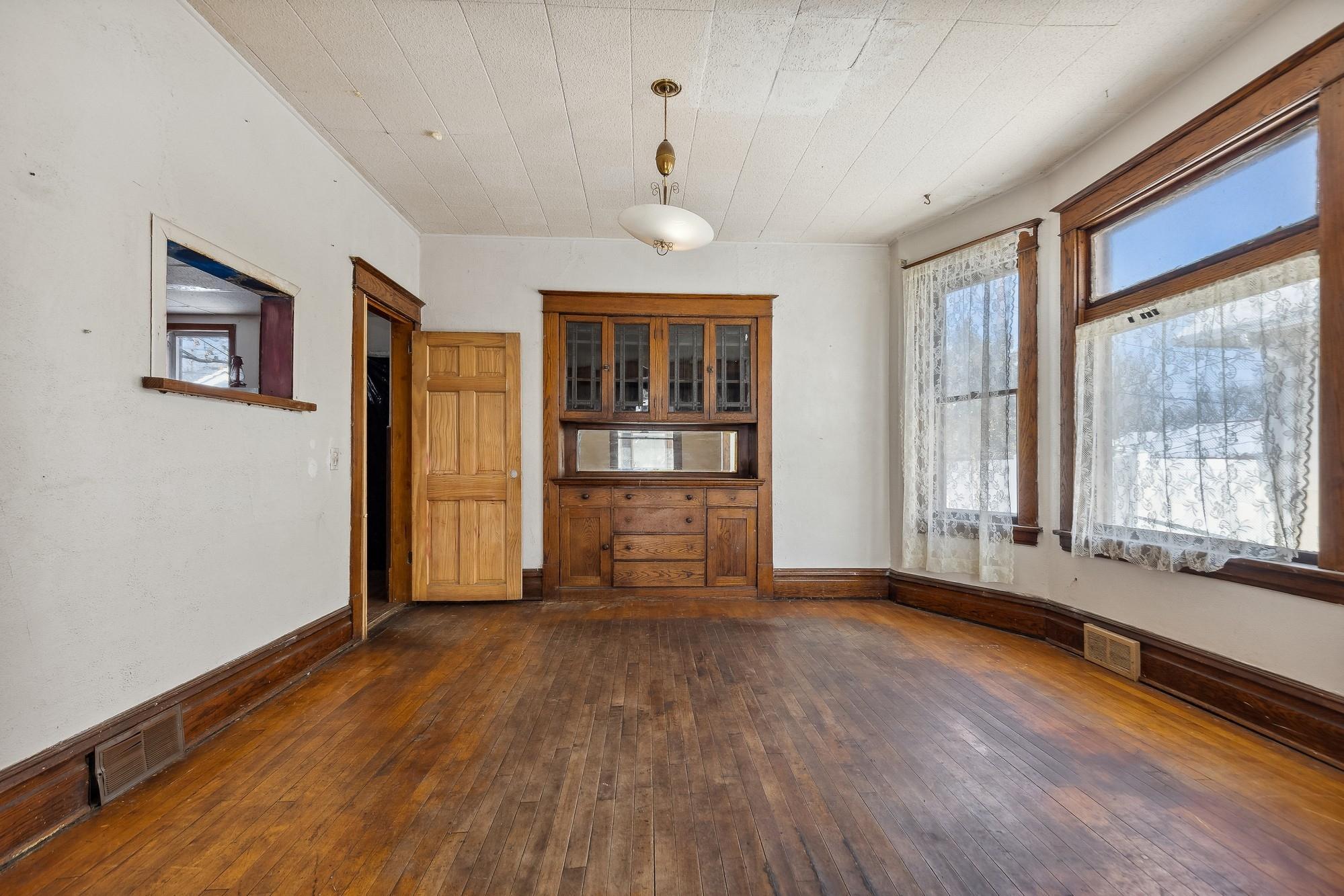 1271 Seminary Avenue