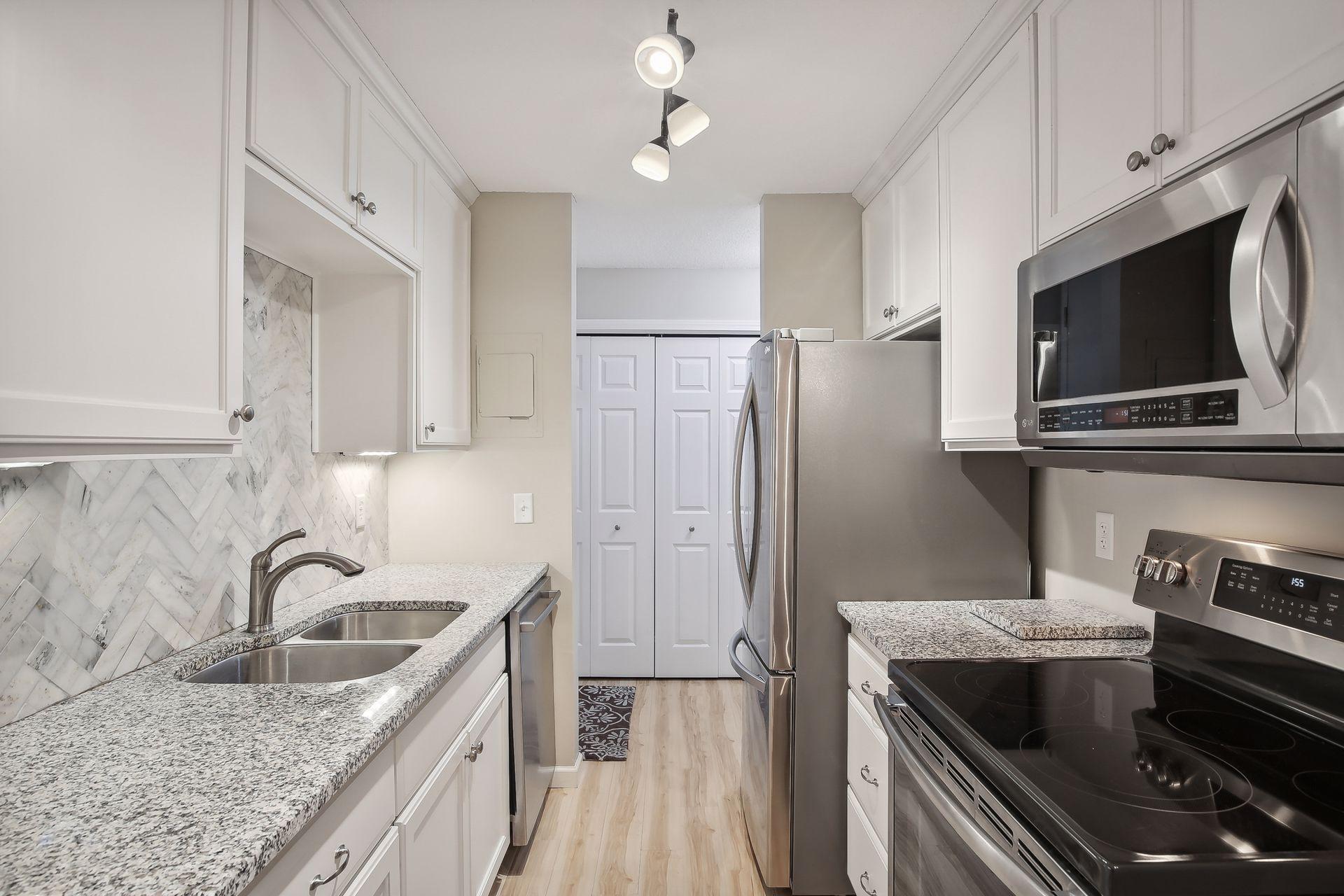 2800 Hamline Avenue N Unit: 239