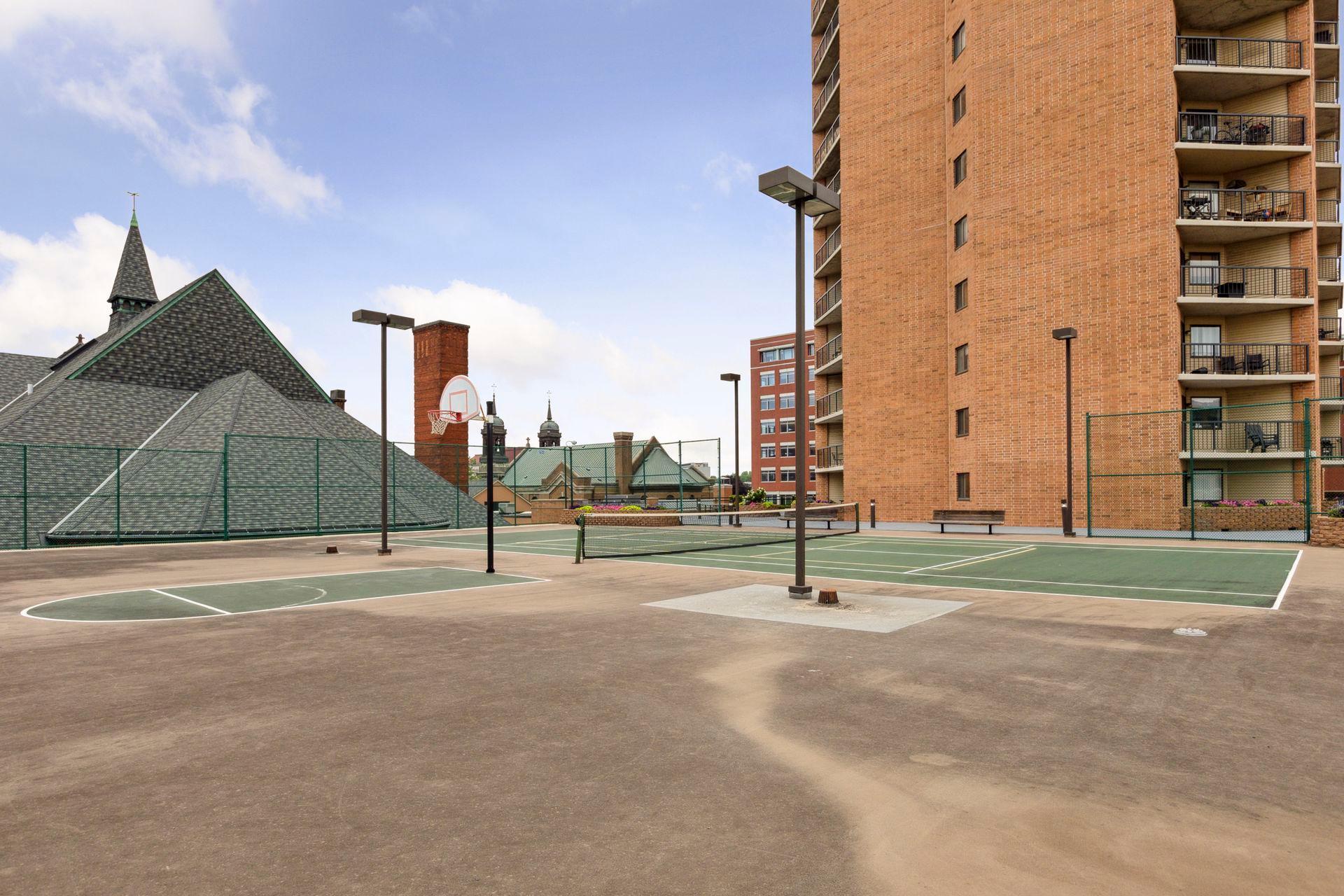 78 10th Street E Unit: 609